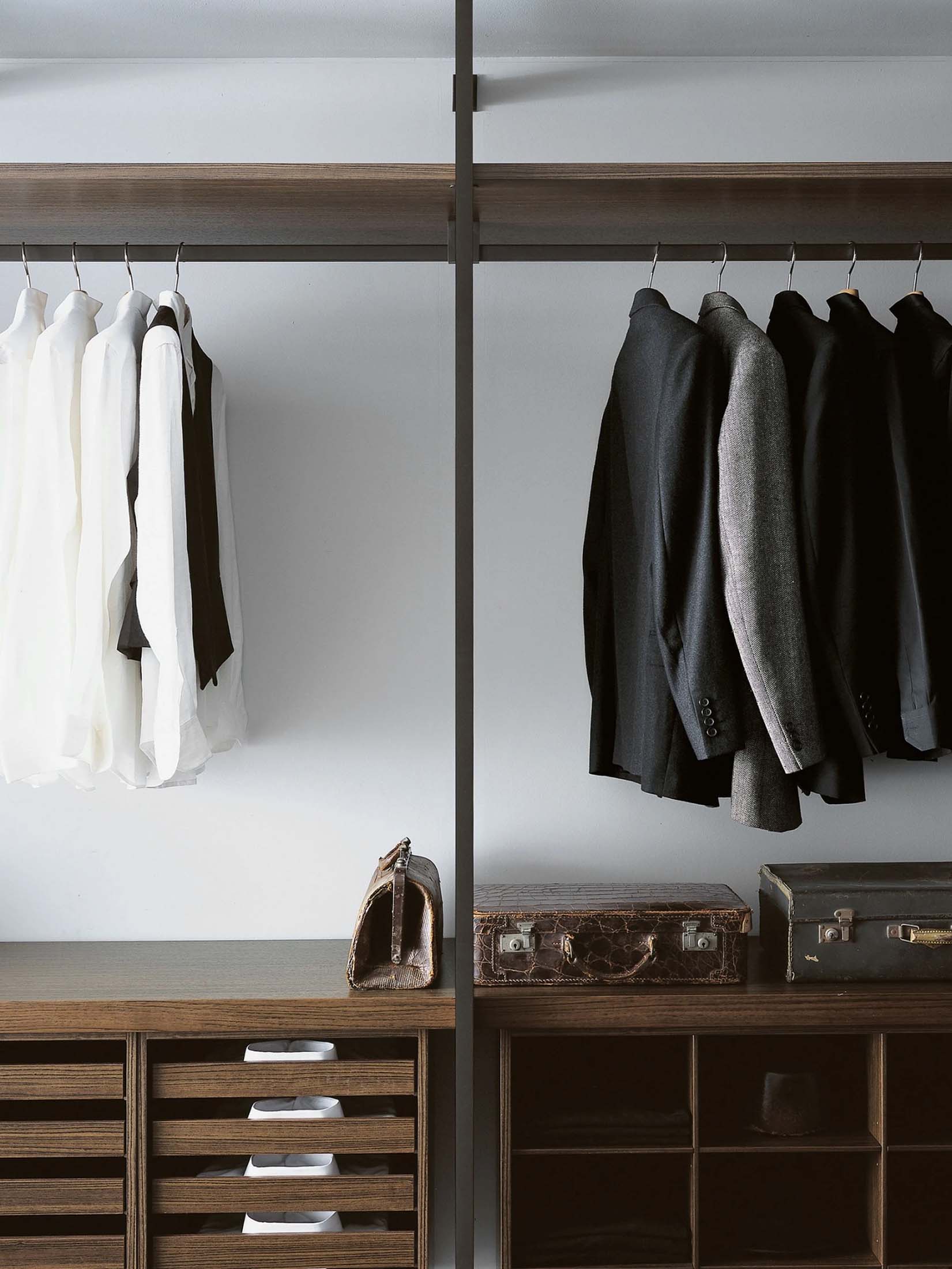 Walk-in closet - Storage Closet by Porro