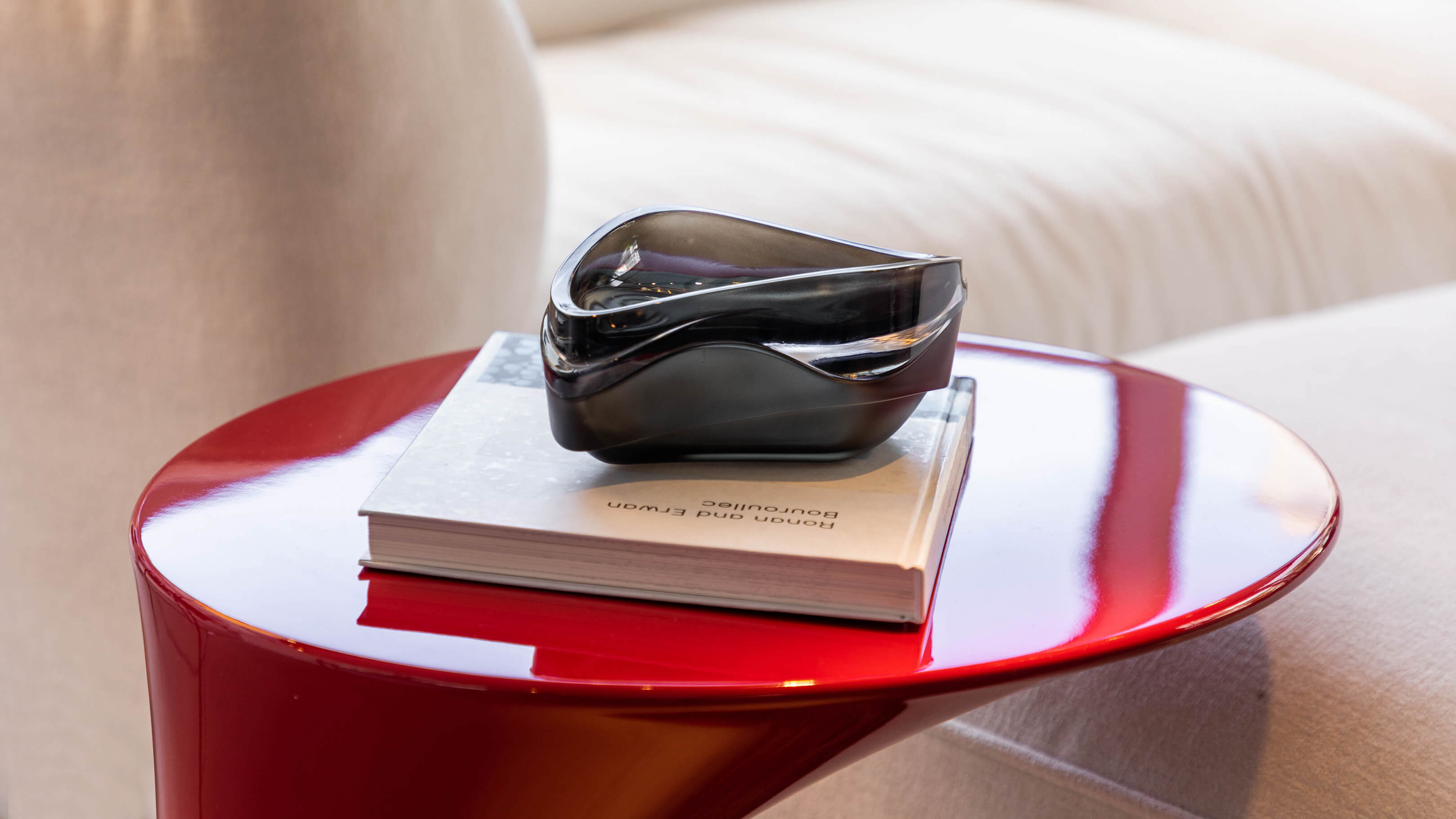 Smoke / Desktop / BlackMenu / Plex Vessel, designed by Zaha Hadid Design
