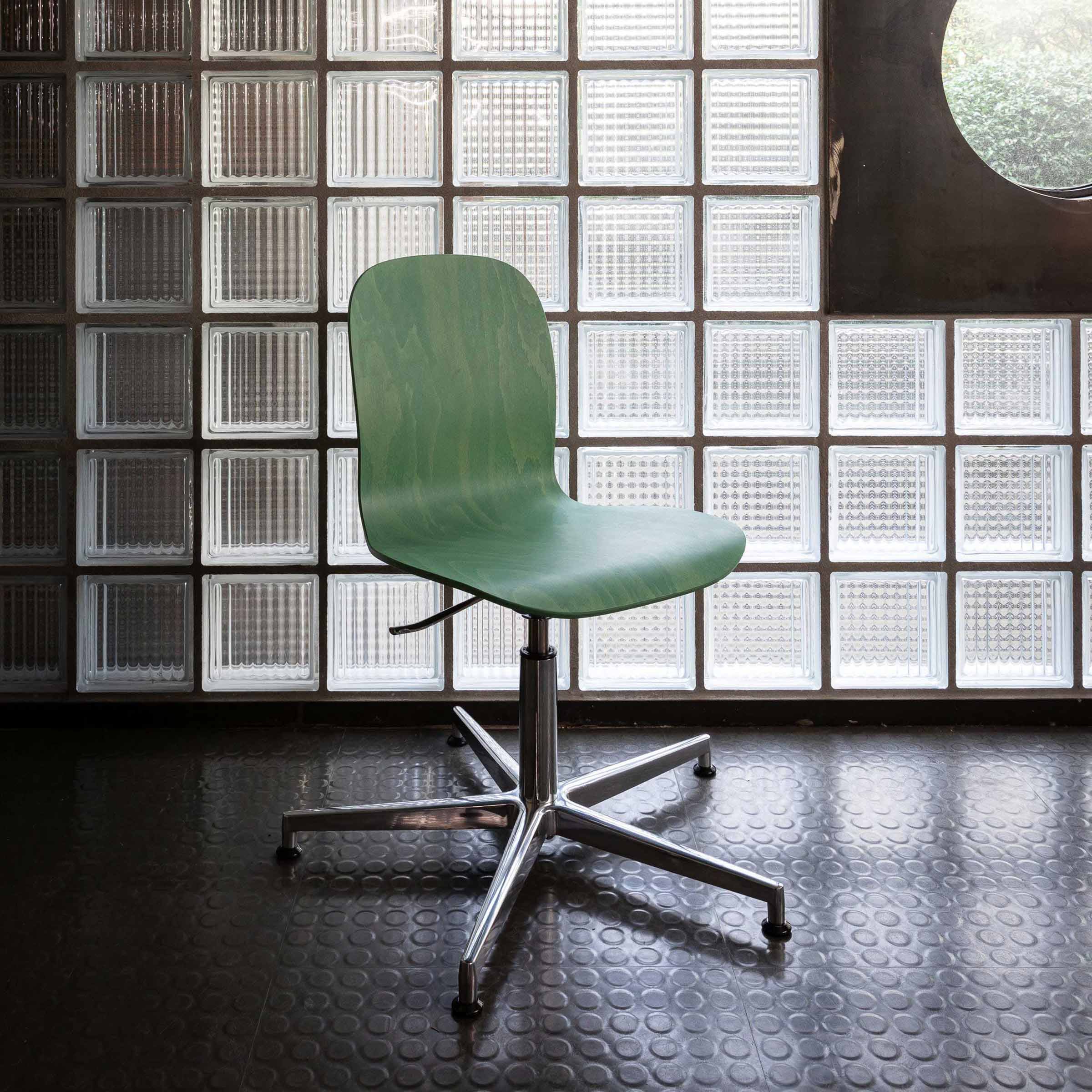 Mobile / Tate Wood Office Chair designed by Jasper Morrison for Cappellini