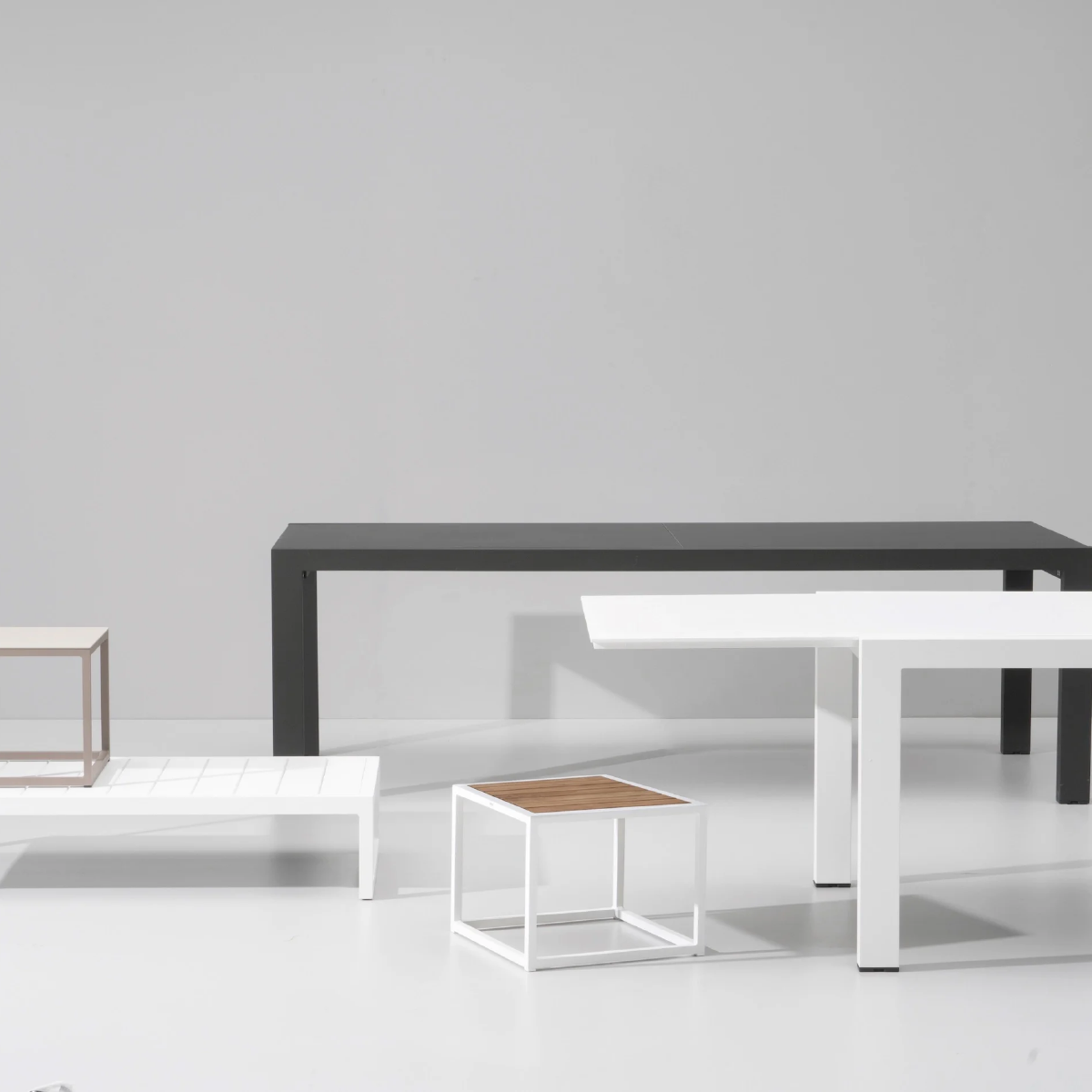 Mobile / WhiteMenu / Landscape Side Table, designed by Kettal