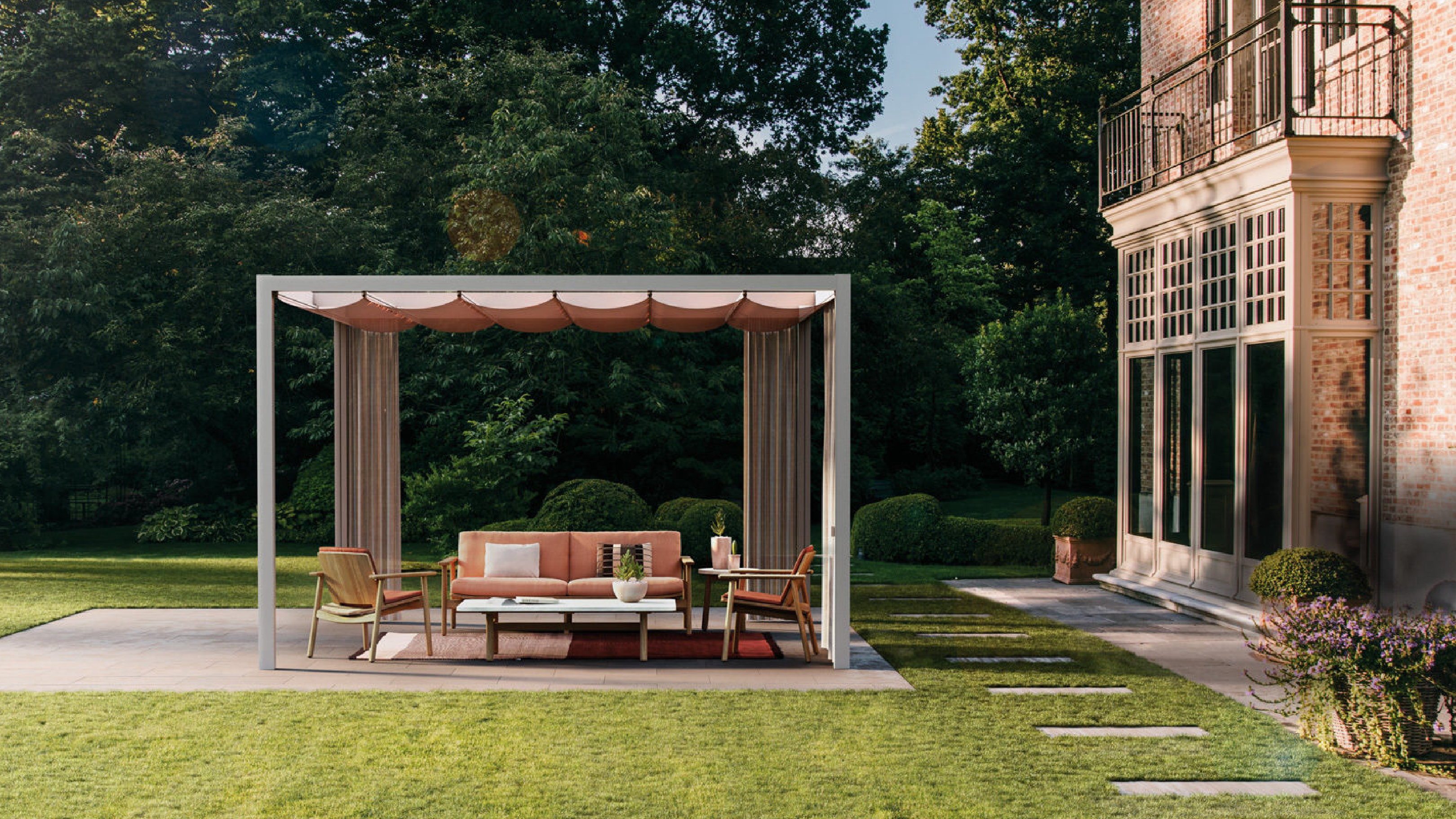 Desktop / WhiteMenu / Pavilion L, designed by Kettal Studio