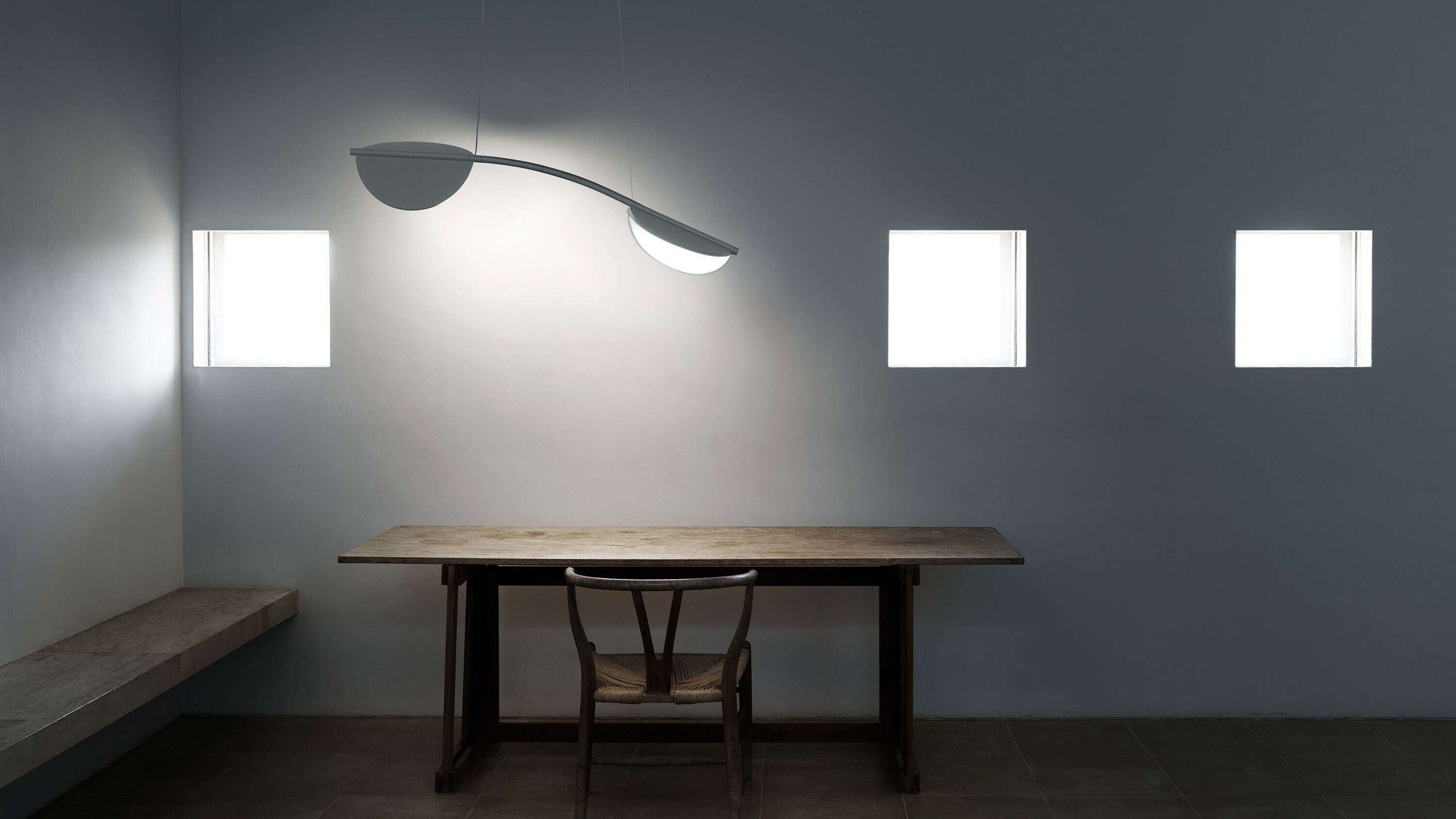 Desktop / Almendra, designed by Patricia Urquiola made by Flos 