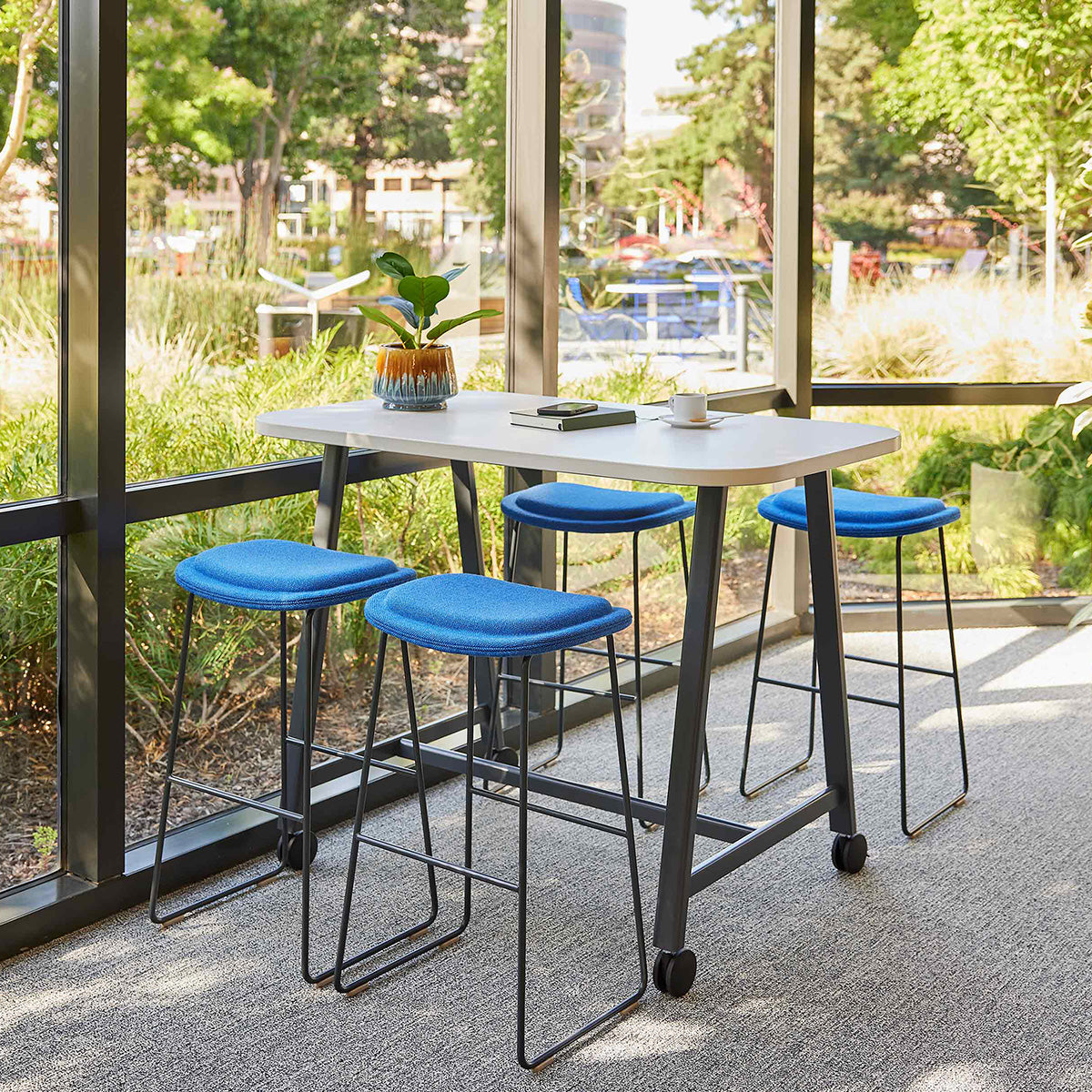 Mobile / Hi Pad Stool, designed by Jasper Morrison made by Cappellini 