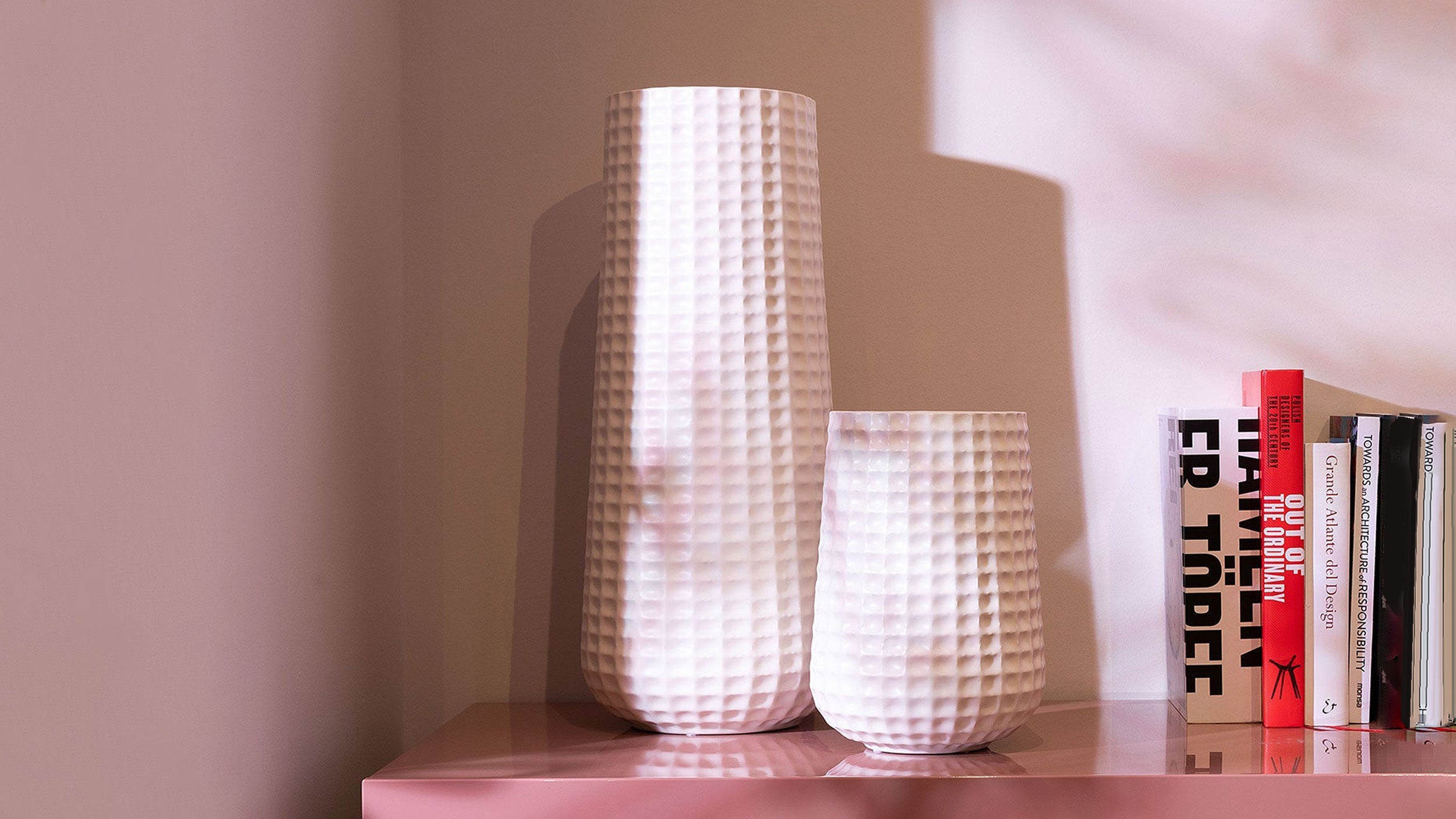 Desktop / Trace Vase, designed by Francesco Forcellini for Cappellini