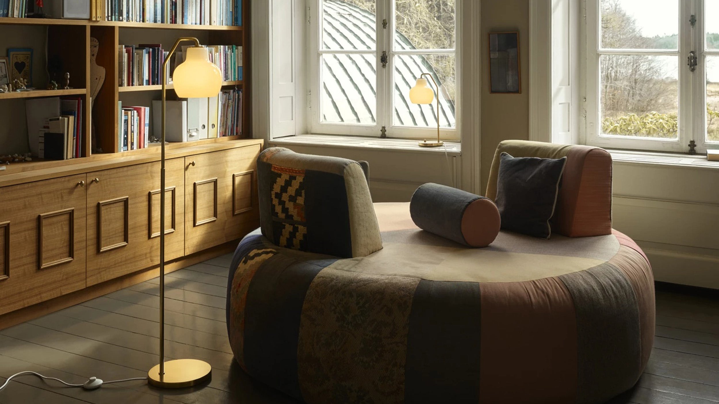 Desktop / VL Ring Crown Floor Lamp, designed by Vilhelm Lauritzen for Louis Poulsen