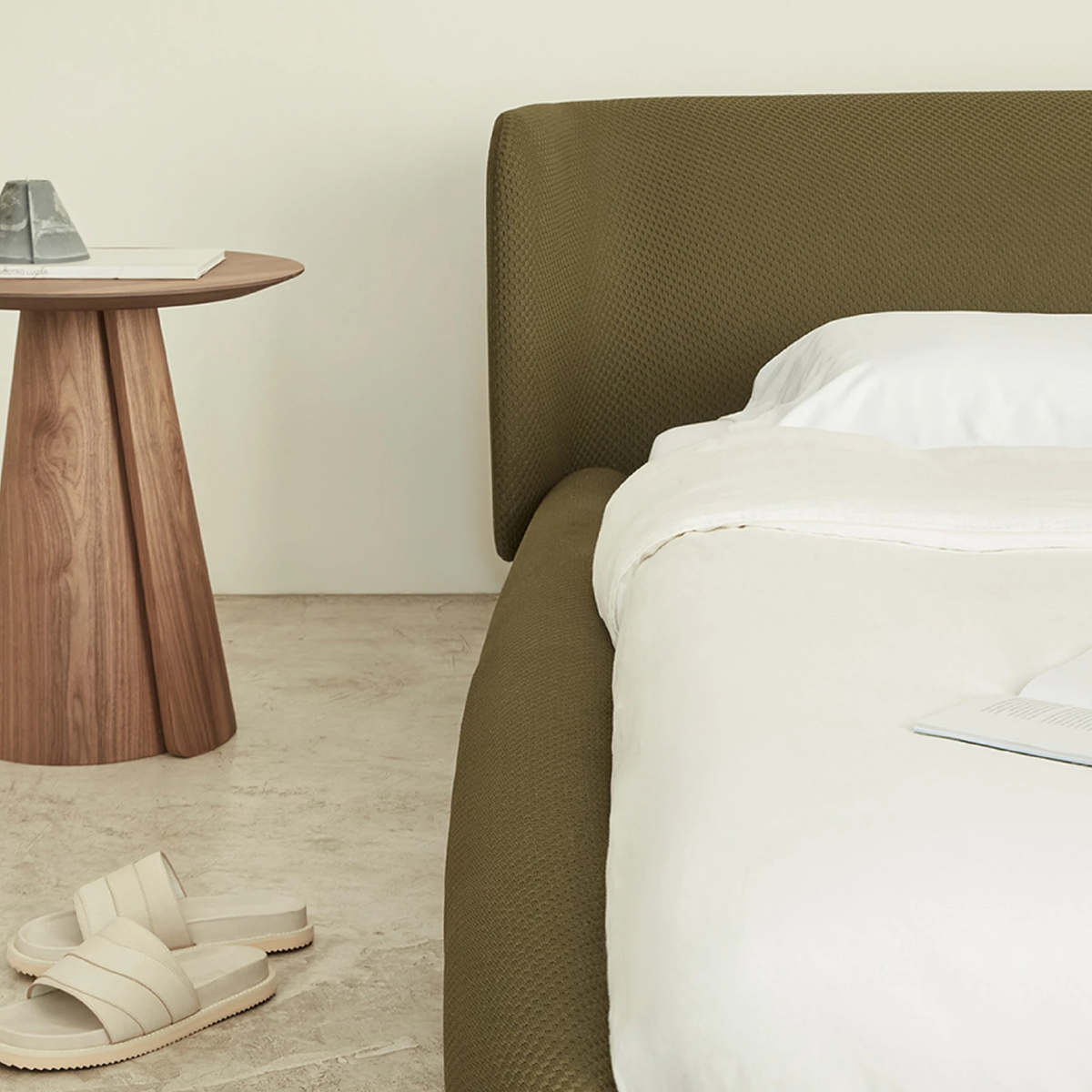 Mobile / WhiteMenu / Baixa, designed by Guilherme Wentz 3