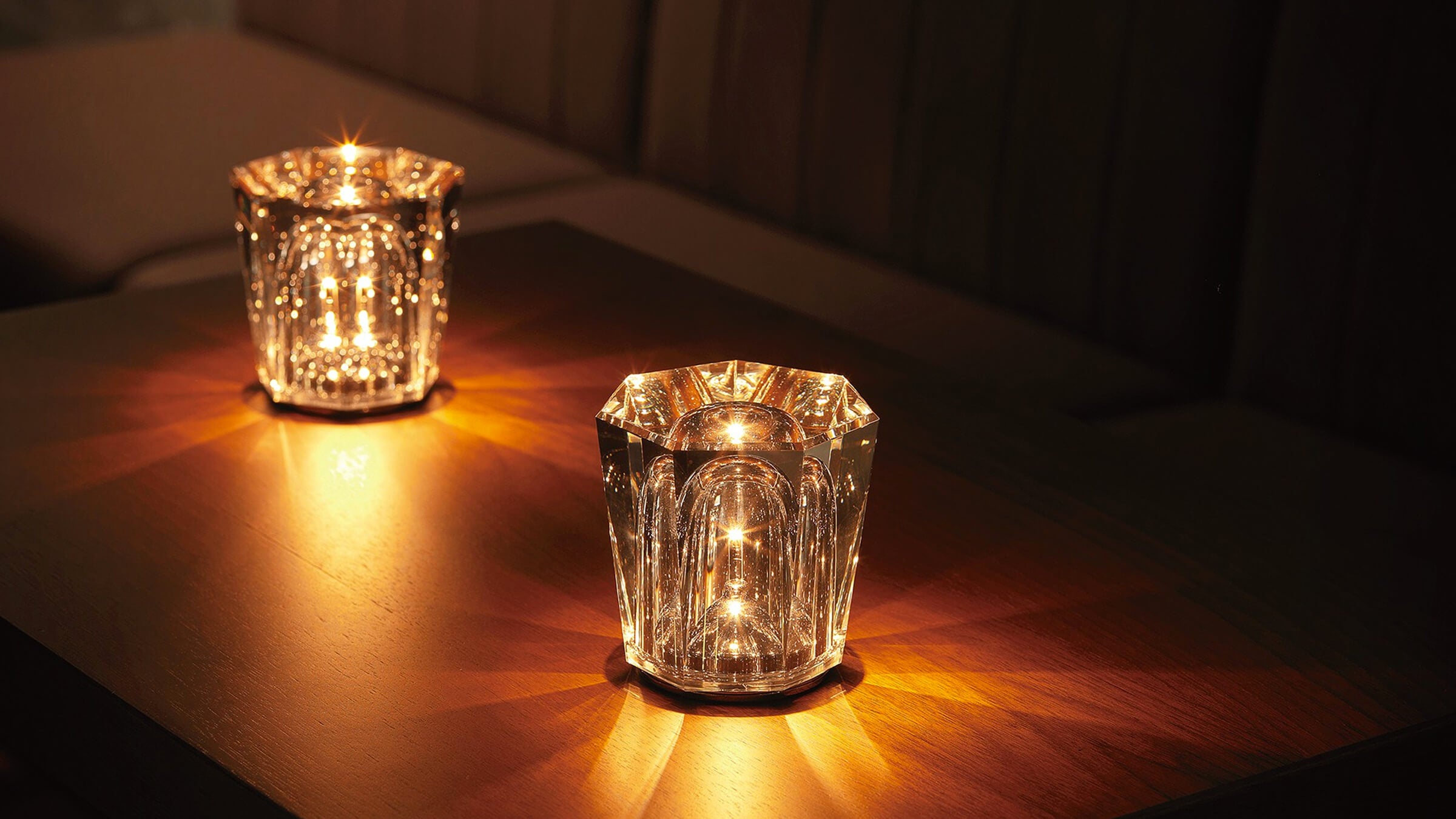 Classic / Desktop / WhiteMenu / Xtal Wireless LED Lamp Designed by Ryuichi Kozeki made by Ambientec