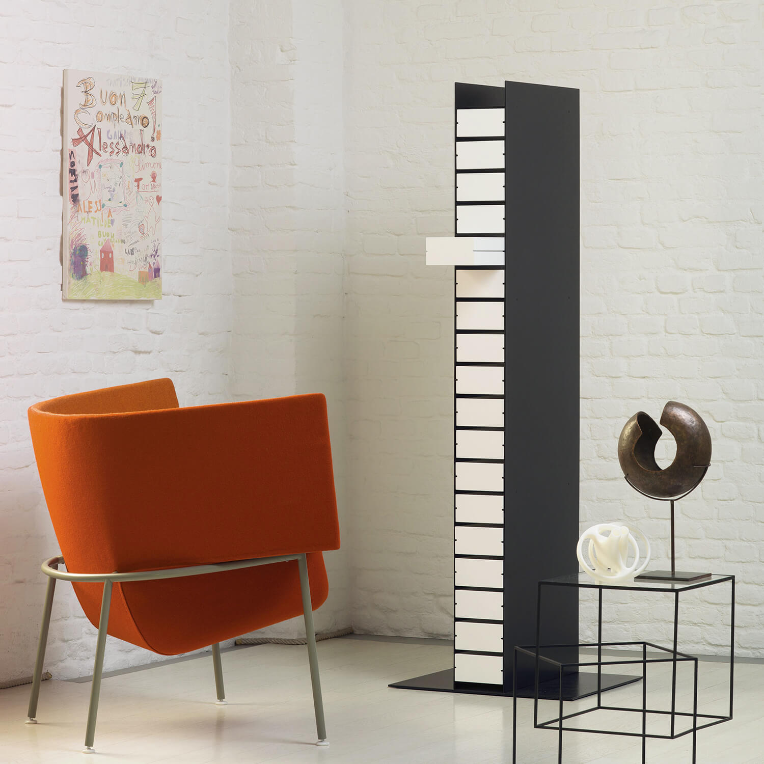 Mobile / BlackMenu / Dinah Chest of Drawers