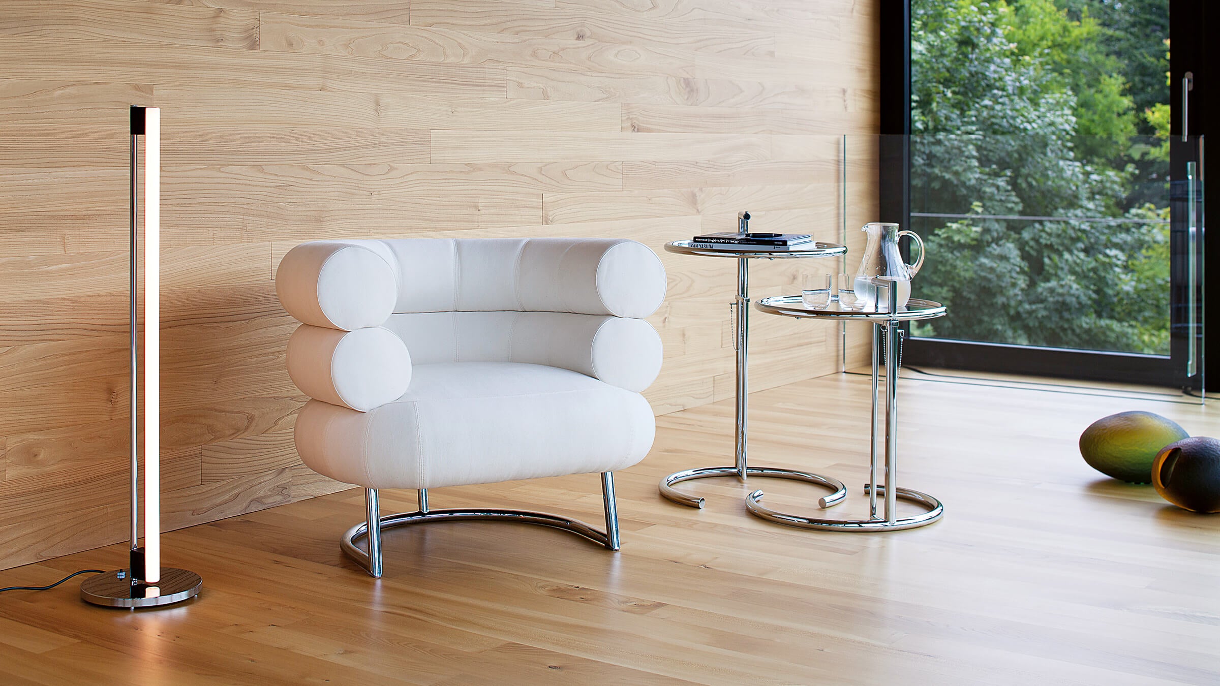 Chrome / Clear Glass / Desktop / WhiteMenu / Adjustable Table E 1027, designed by Eileen Gray