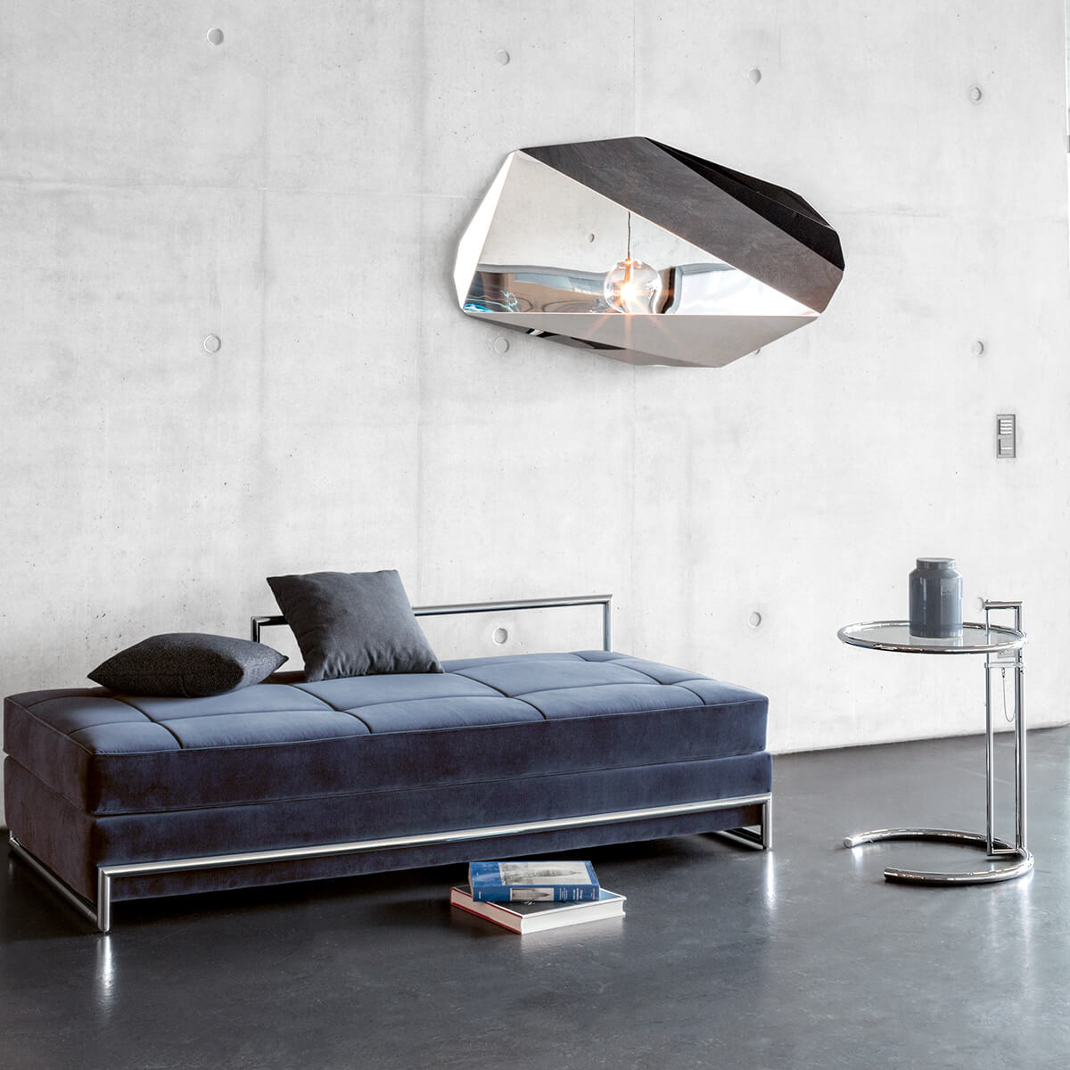 GeneralOption / Mobile / BlackMenu / Piega Mirror, designed by Victoria Wilmotte