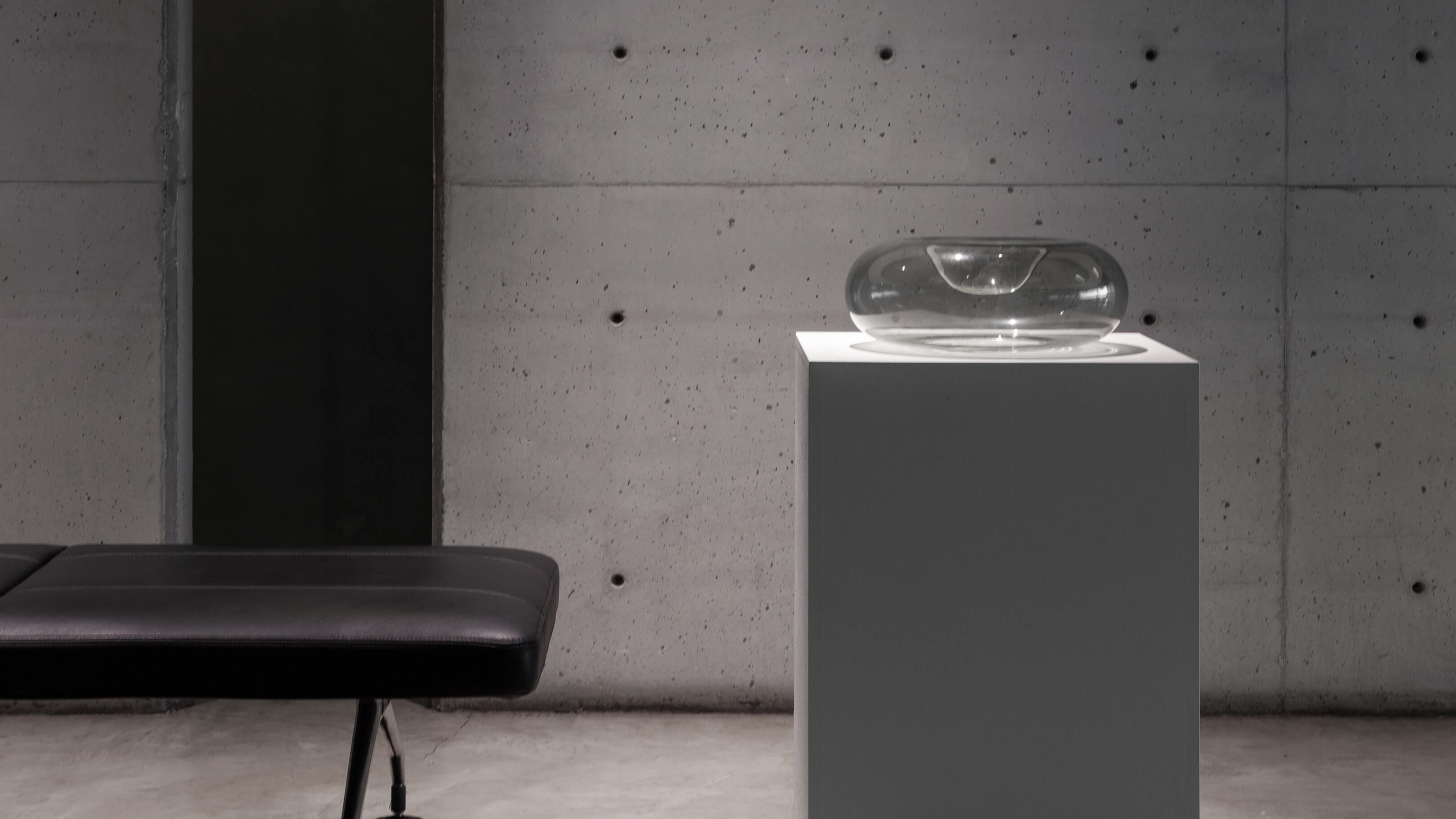 Smoked Anthracite / Desktop / BlackMenu / Jelly Vase, designed by Cassina