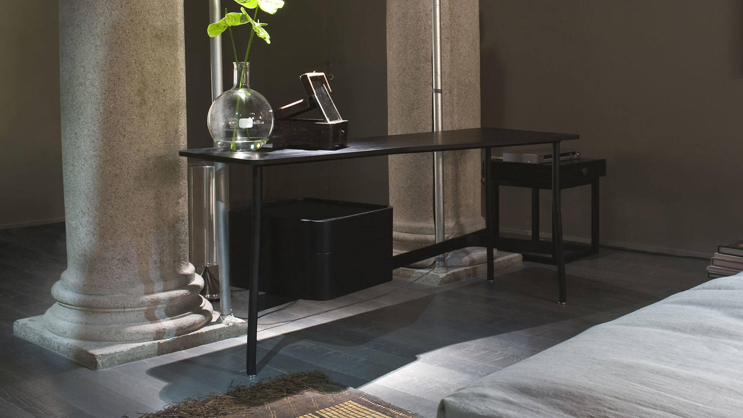 Left Side Drawer Cabinet / Desktop / WhiteMenu / L40 Sled Desk, designed by Rodolfo Dordini made by Cassina