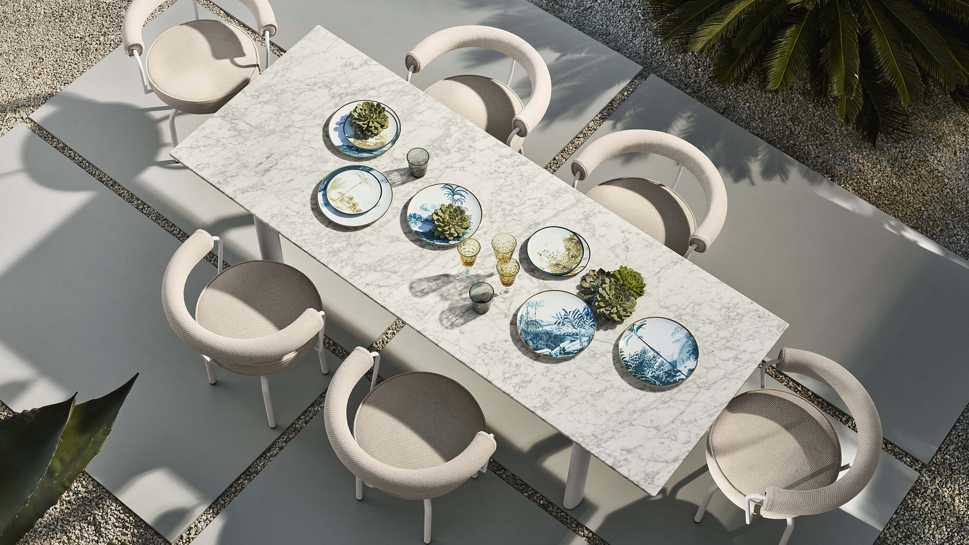 Desktop / BlackMenu / LC7 Dining Chair - Outdoor, designed by Charlotte Perriand made by Cassina