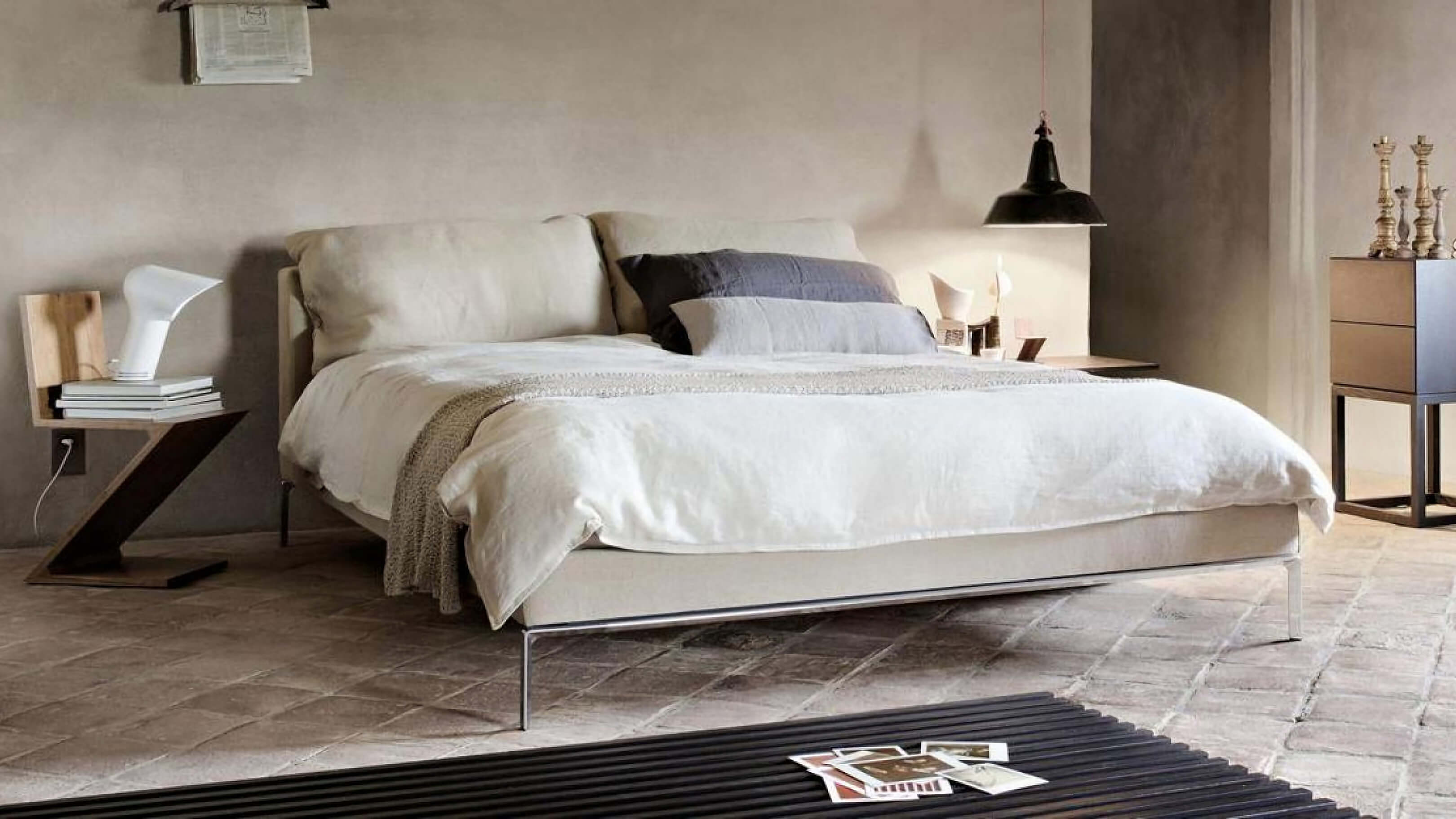GeneralOption / Desktop / WhiteMenu / Moov Bed designed by Piero Lissoni made by Cassina