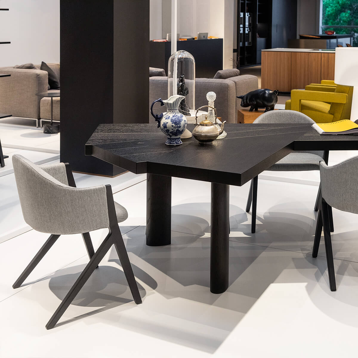 Mobile / WhiteMenu / Ventaglio Table designed by Charlotte Perriand made by Cassina