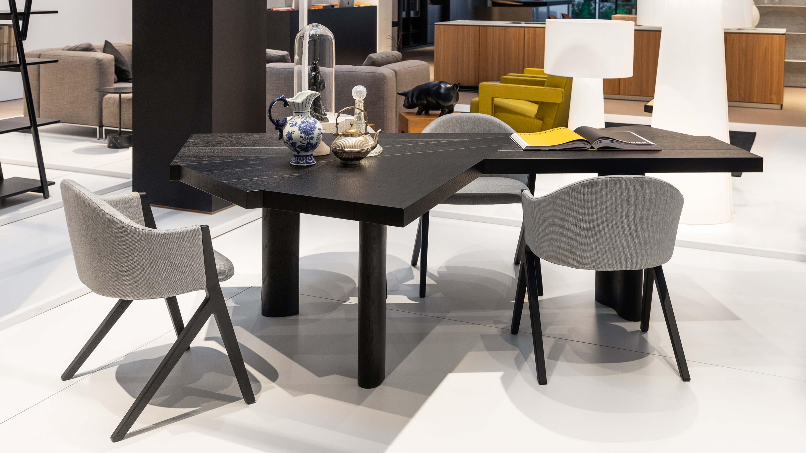 Desktop / BlackMenu / Ventaglio Table designed by Charlotte Perriand made by Cassina