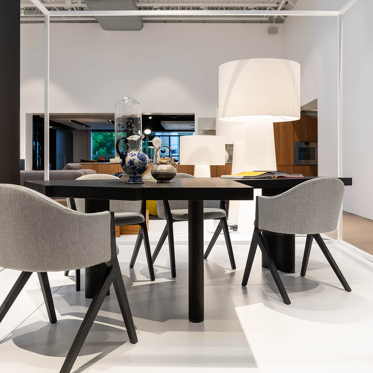 Mobile / BlackMenu / Ventaglio Table designed by Charlotte Perriand made by Cassina