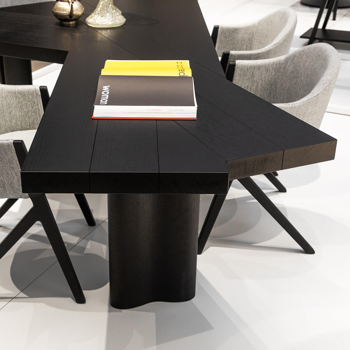 Mobile / BlackMenu / Ventaglio Table designed by Charlotte Perriand made by Cassina