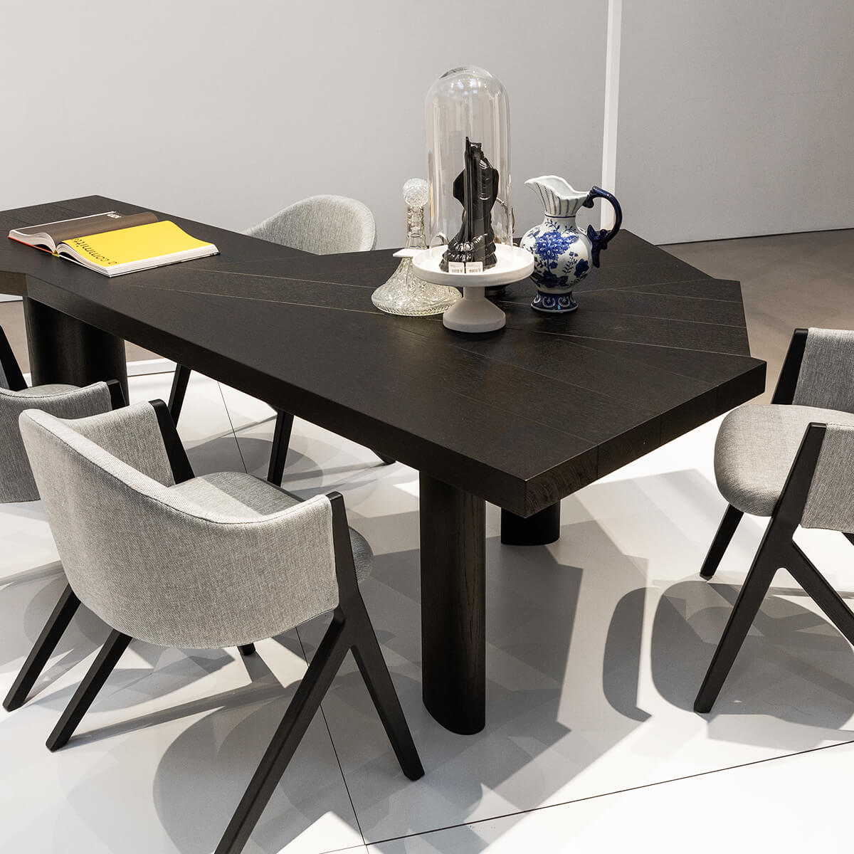 Mobile / BlackMenu / Ventaglio Table designed by Charlotte Perriand made by Cassina
