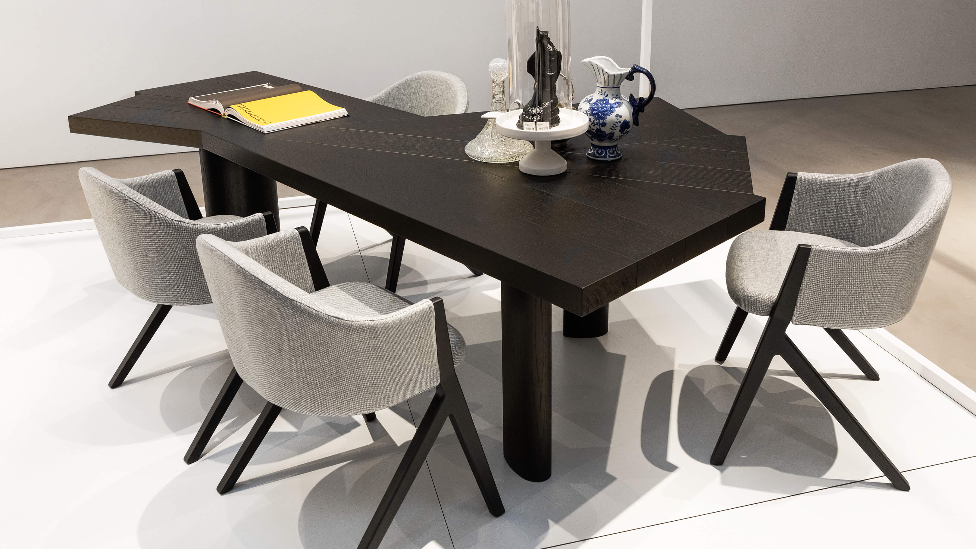 Desktop / BlackMenu / Ventaglio Table designed by Charlotte Perriand made by Cassina