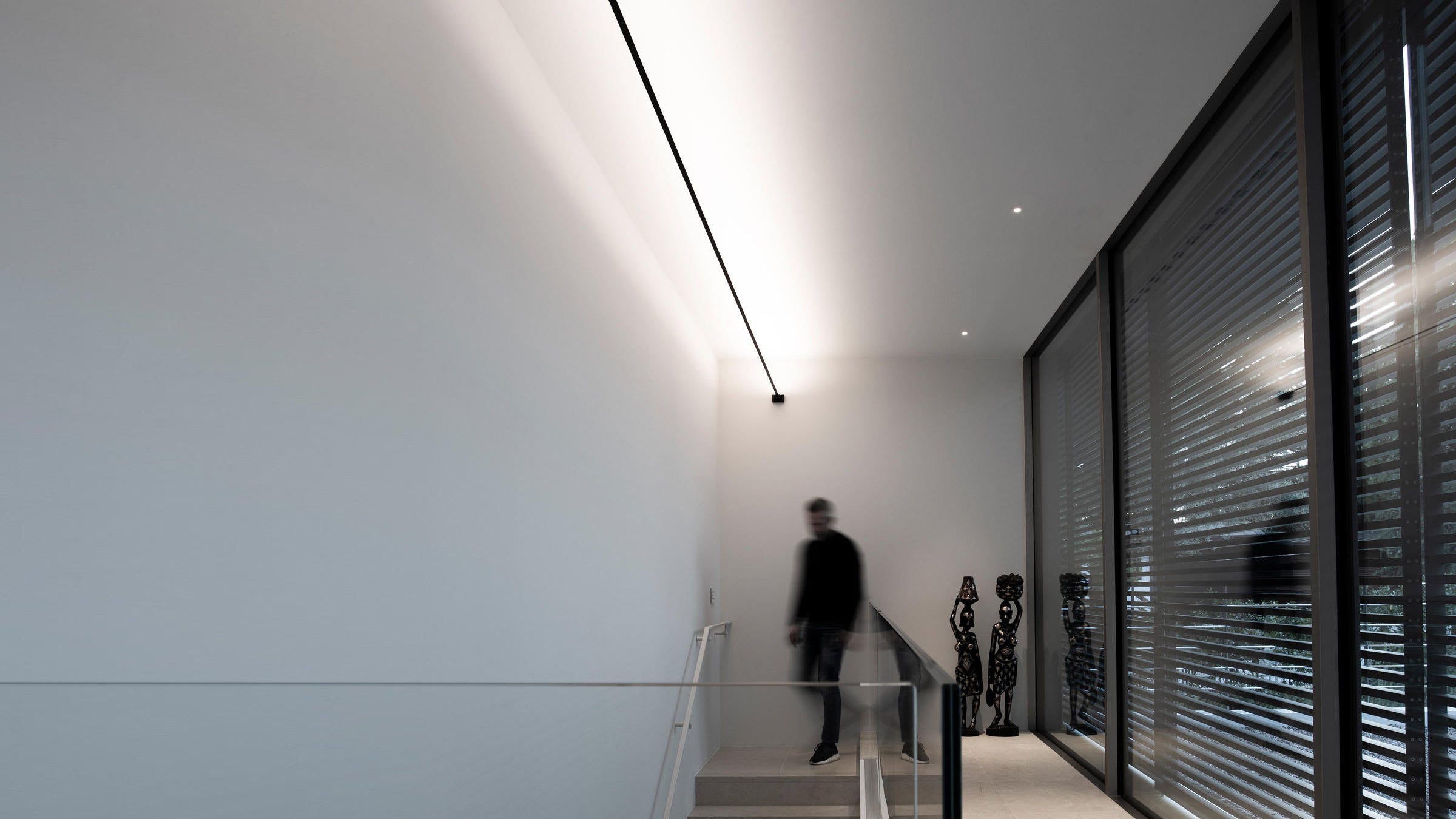 Desktop / BlackMenu / Infinito Wall Lamp, designed by Davide Groppi