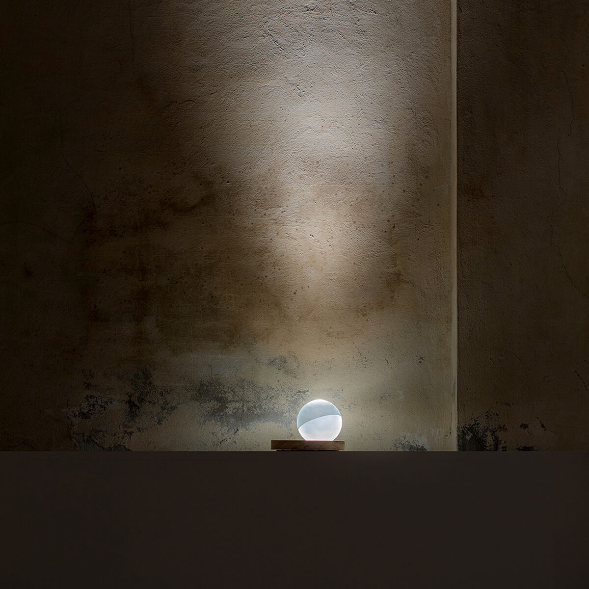 Mobile / WhiteMenu / Pigreco Table Lamp, designed by Davide Groppi