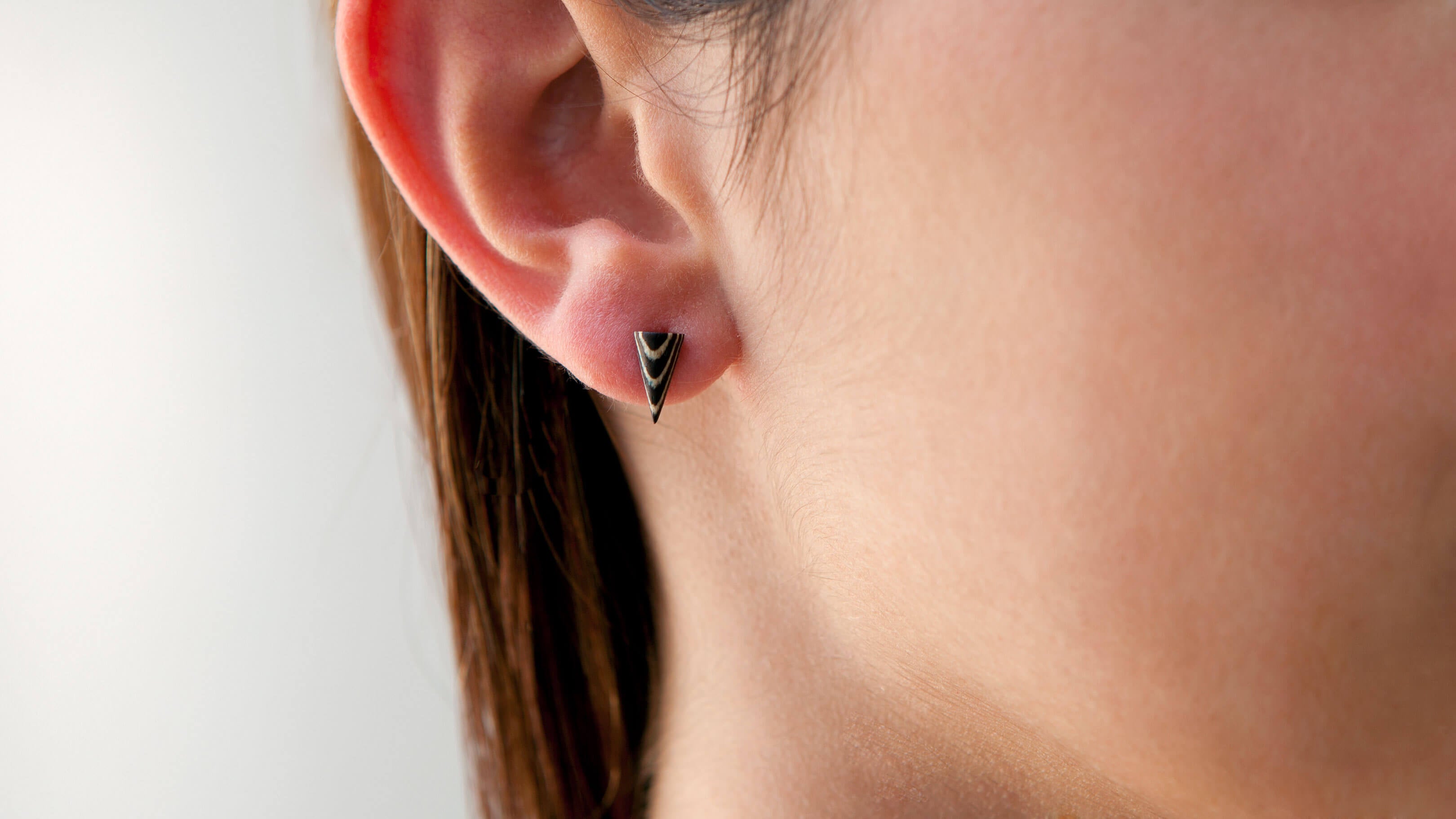 Cone / Walnut/Ebony / Desktop / BlackMenu / Second Life Duo Earrings, designed by Moissue