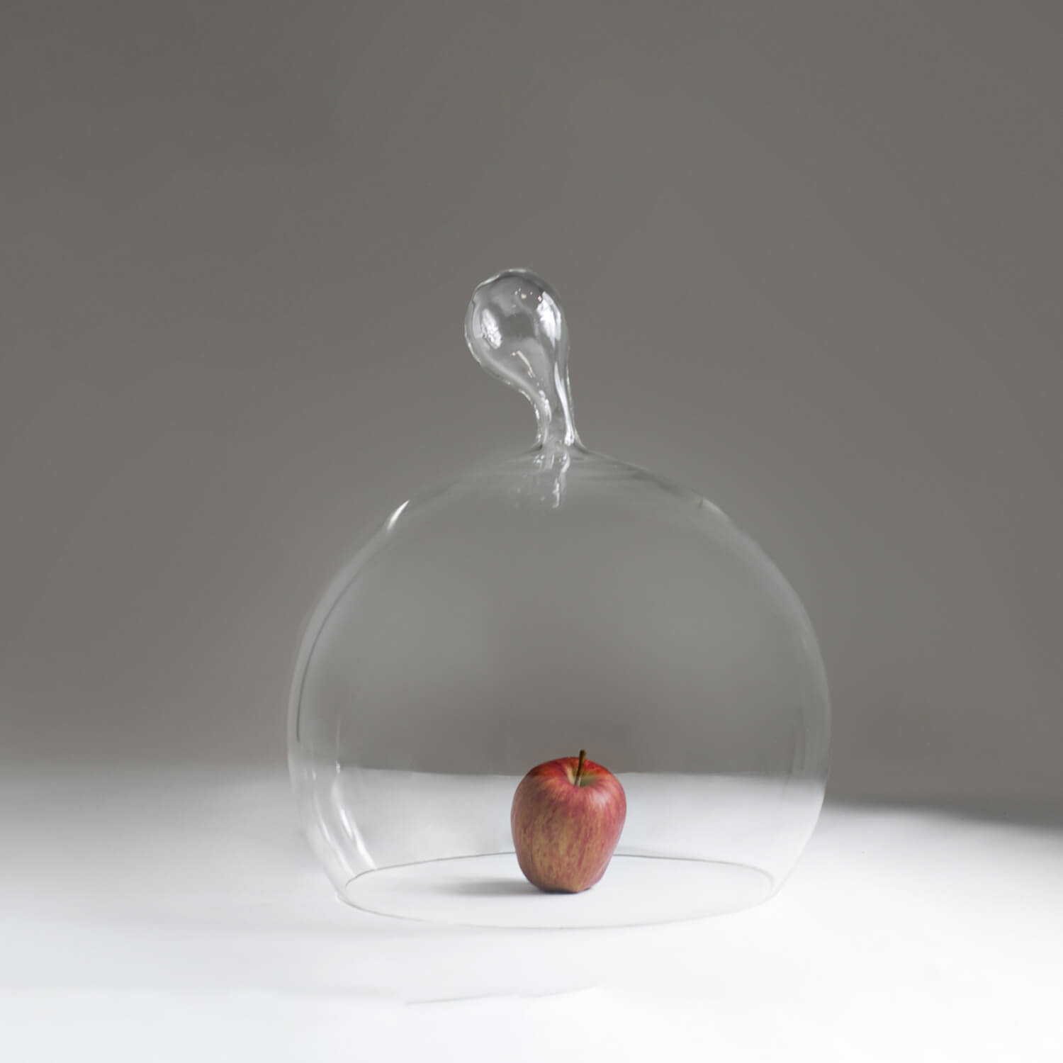 Mobile / WhiteMenu / Echoes Cloche