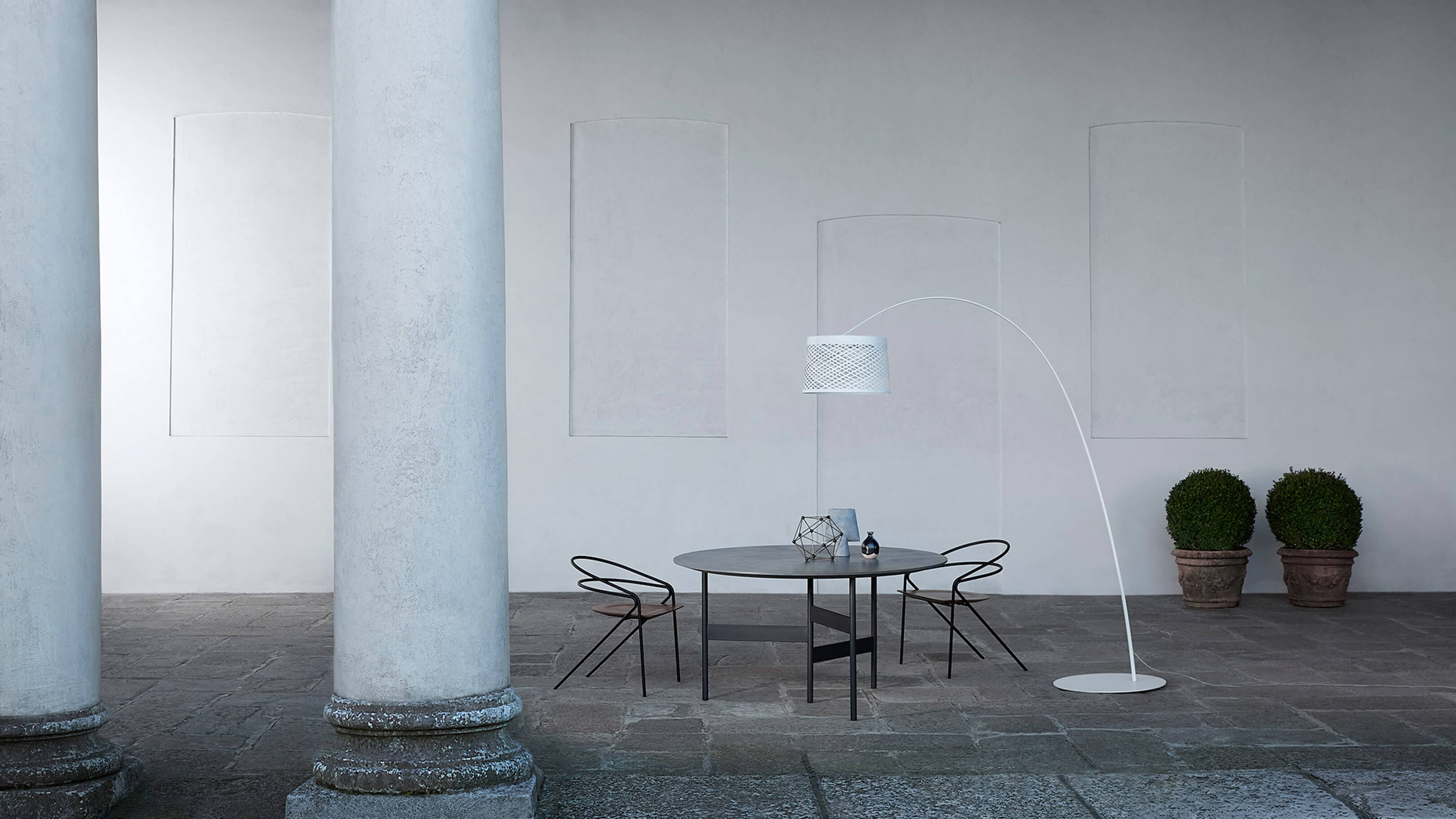 Desktop / WhiteMenu / Twiggy Grid Outdoor, designed by Mark Sadler