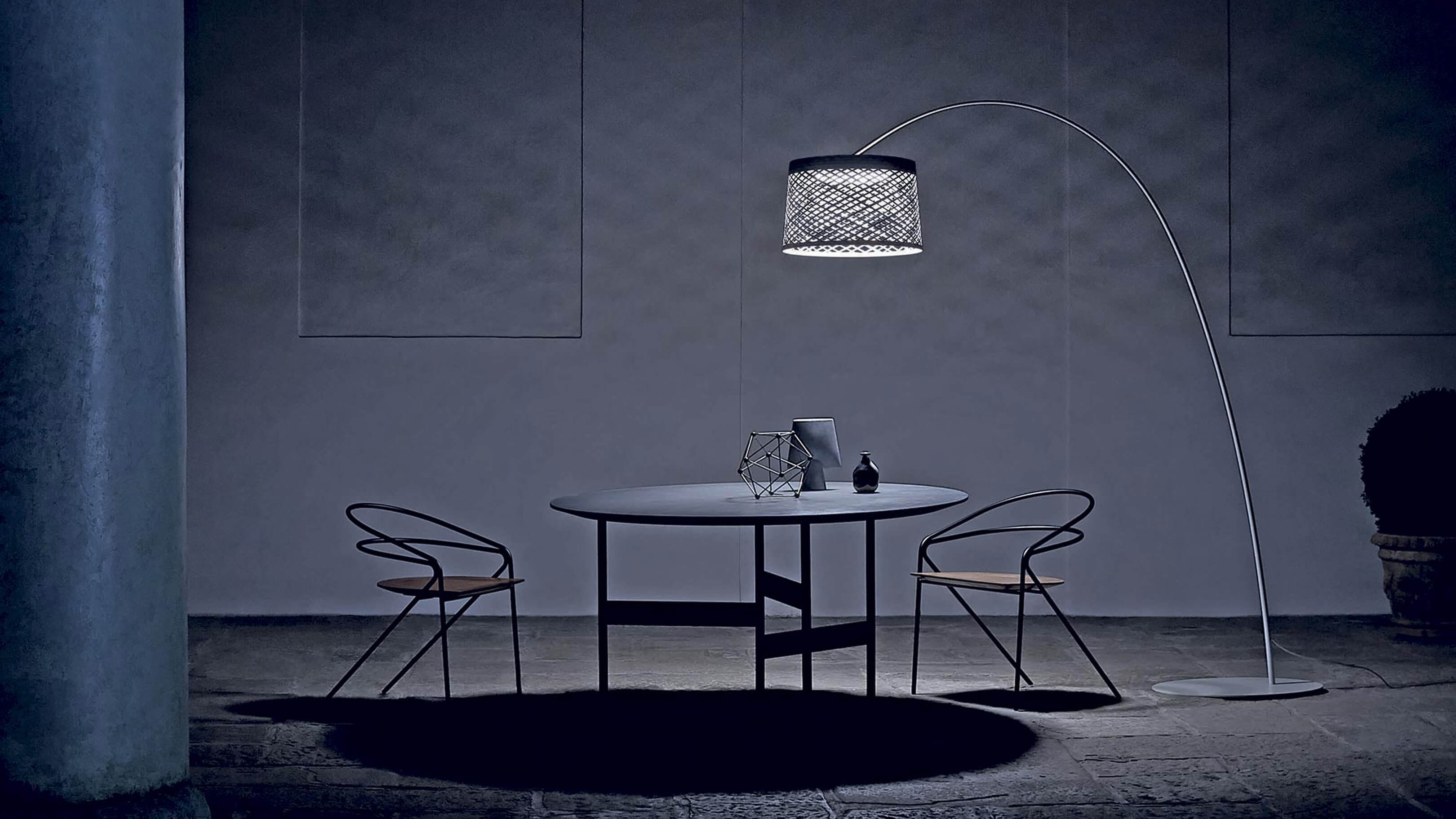  Desktop / WhiteMenu / Twiggy Grid Outdoor, designed by Mark Sadler