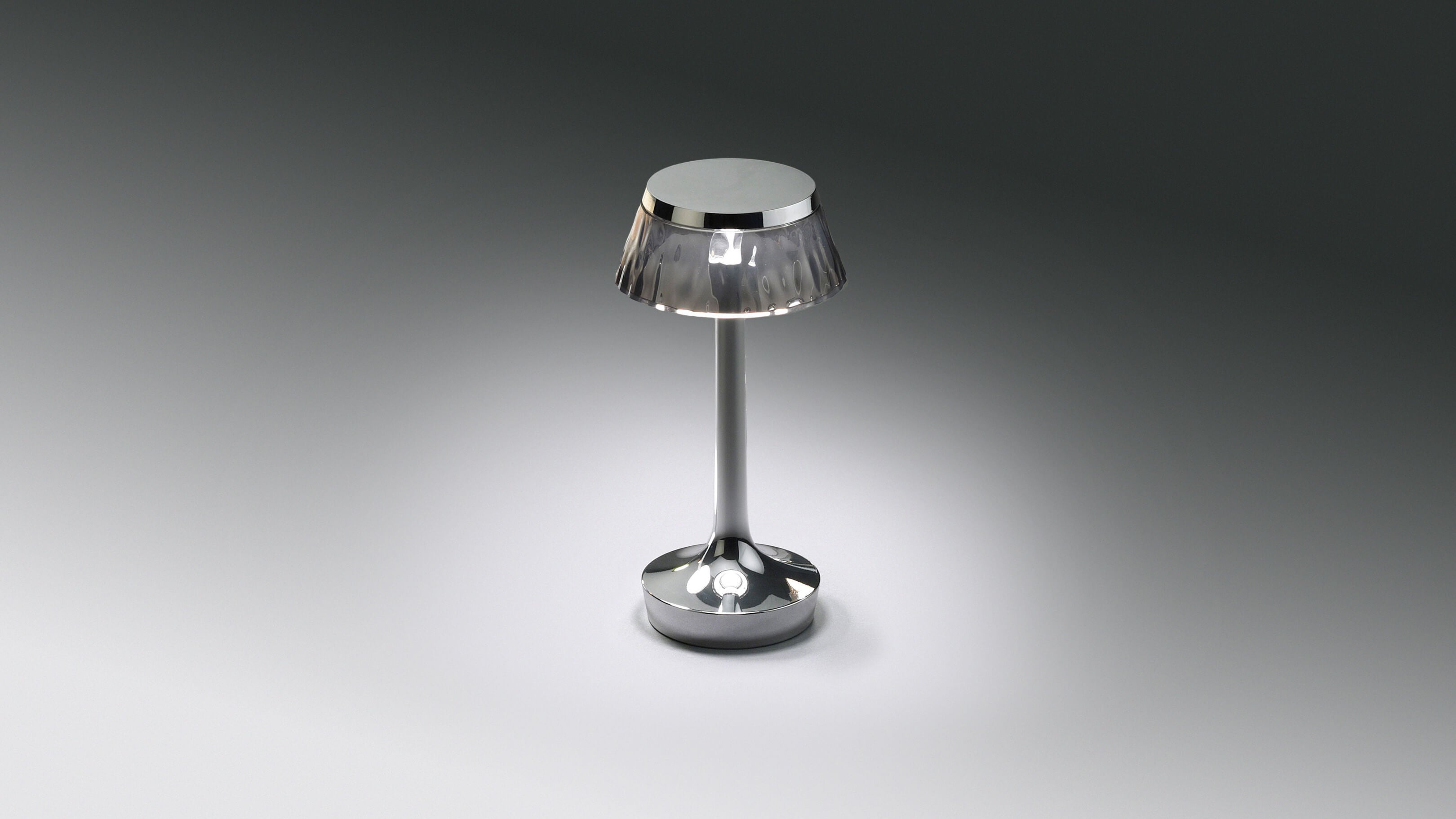 Fumée Crown / Desktop / WhiteMenu / Bon Jour Unplugged LED Table Lamp, designed by Philippe Starck made by Flos