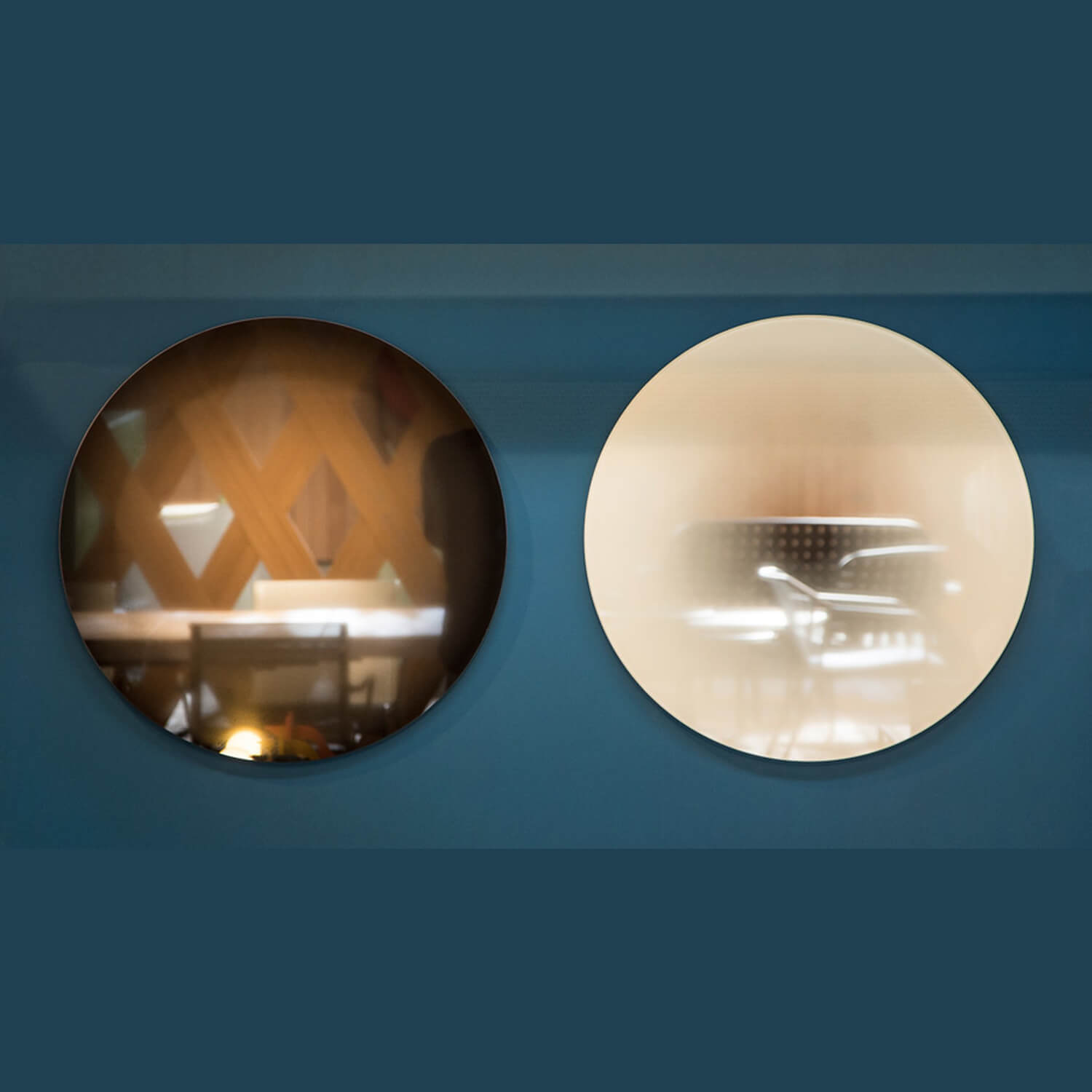 GeneralOption / Mobile / WhiteMenu / Fading Mirror - Round, designed by Thomas Eurlings