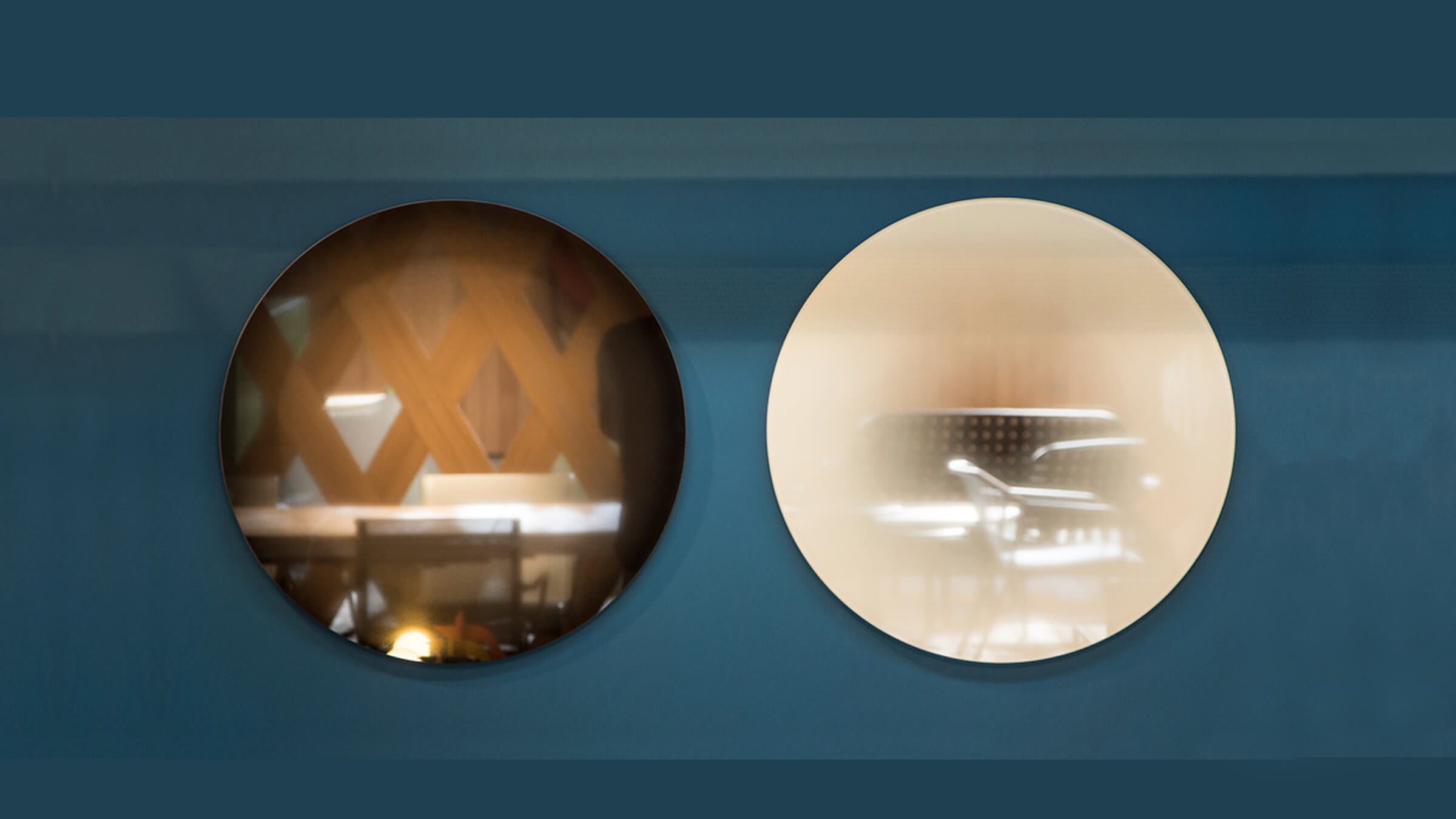 GeneralOption / Desktop / WhiteMenu / Fading Mirror - Round, designed by Thomas Eurlings