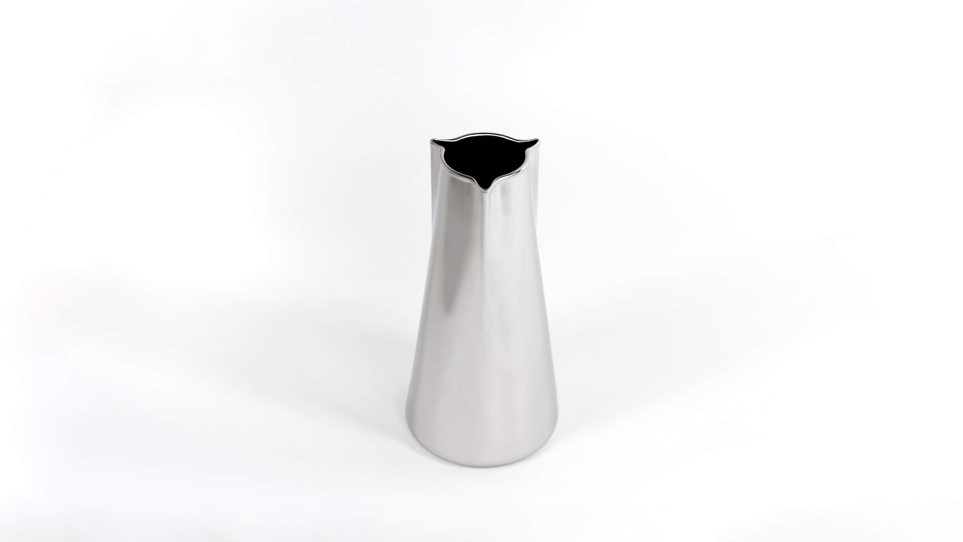 Desktop / BlackMenu / Frau Kroger Mirror Glass Container, designed By Christian Metzner