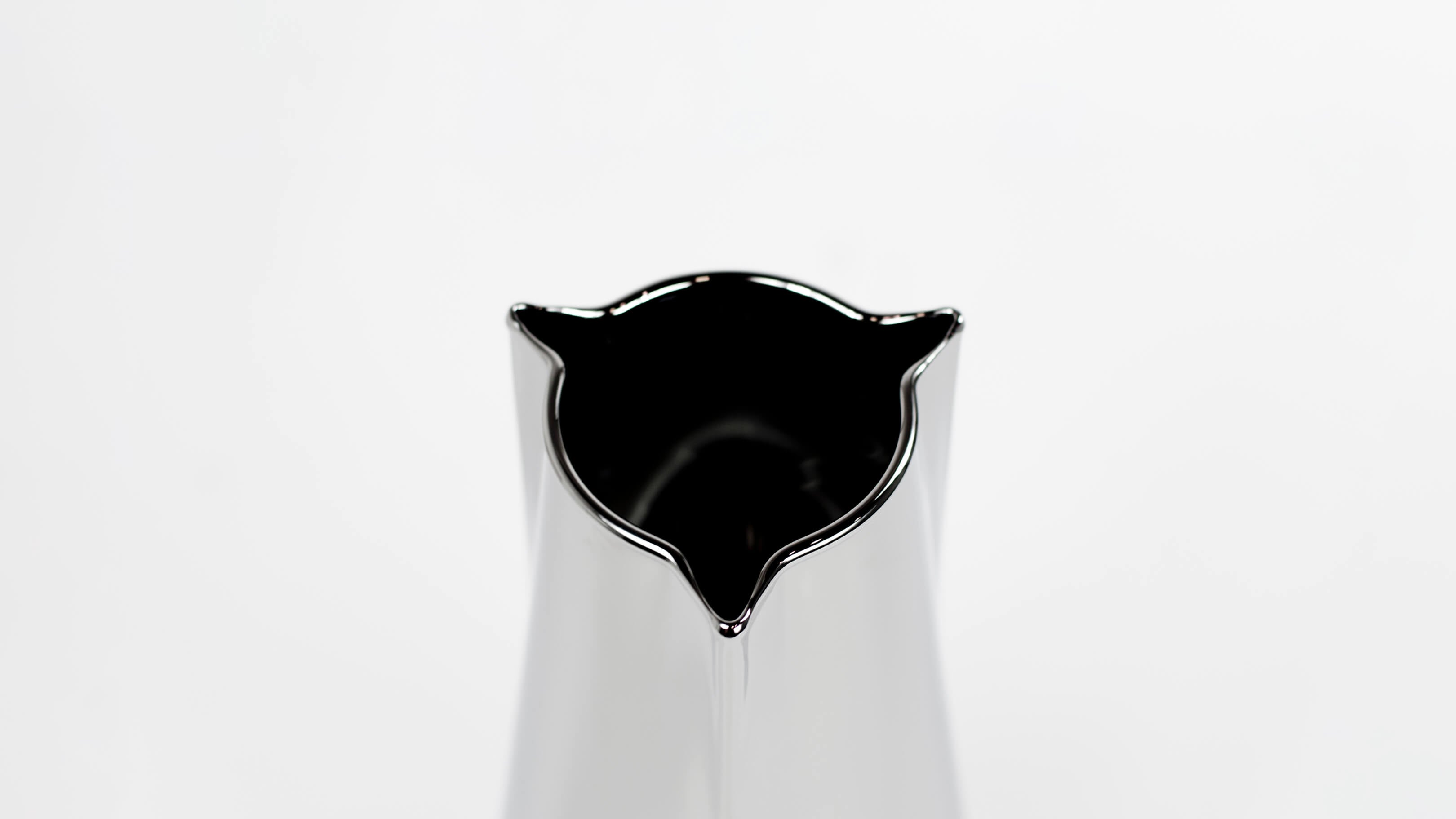 Desktop / BlackMenu / Frau Kroger Mirror Glass Container, designed By Christian Metzner