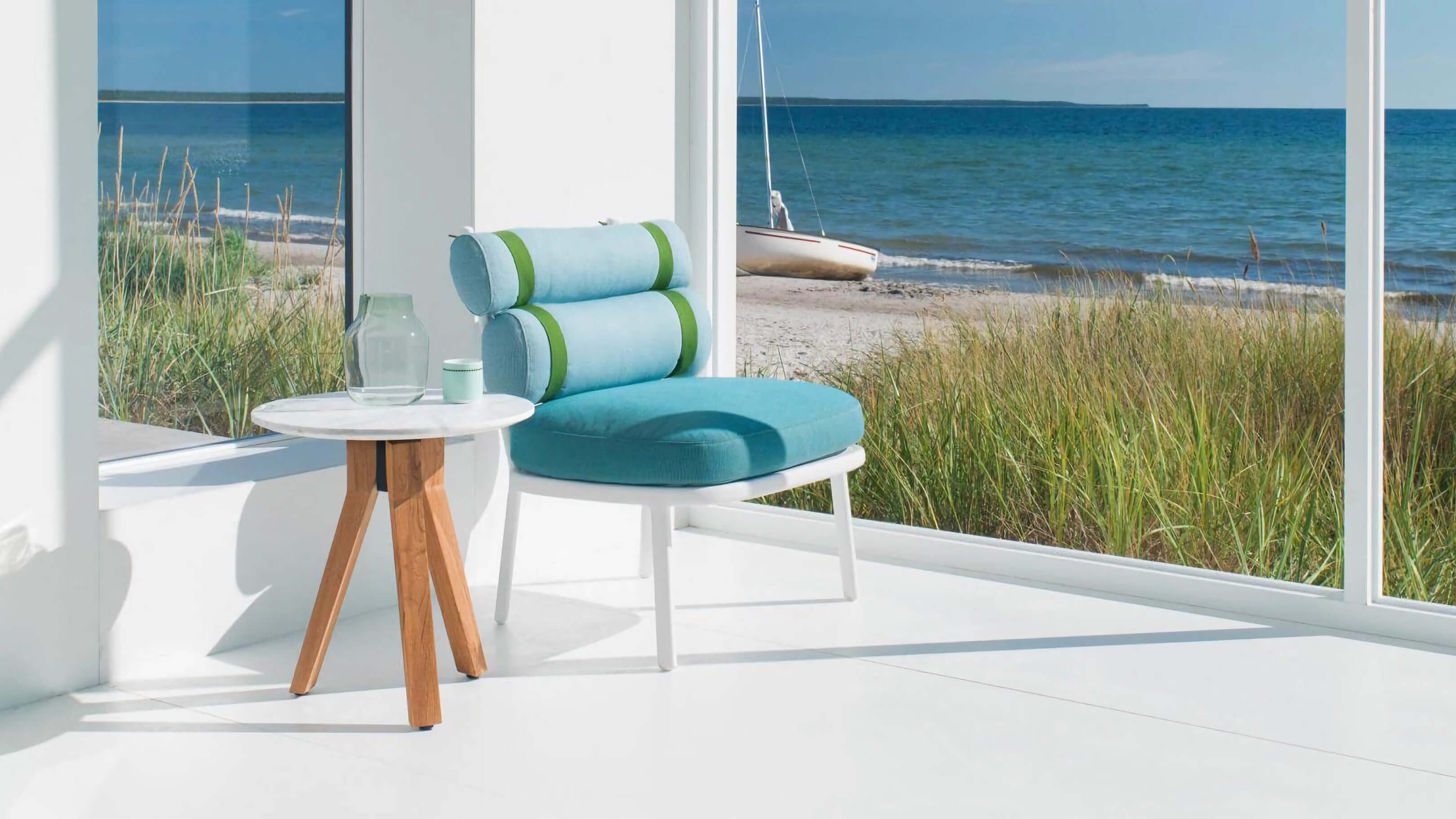 Desktop / WhiteMenu / Roll Club Chair, designed by Patricia Urquiola