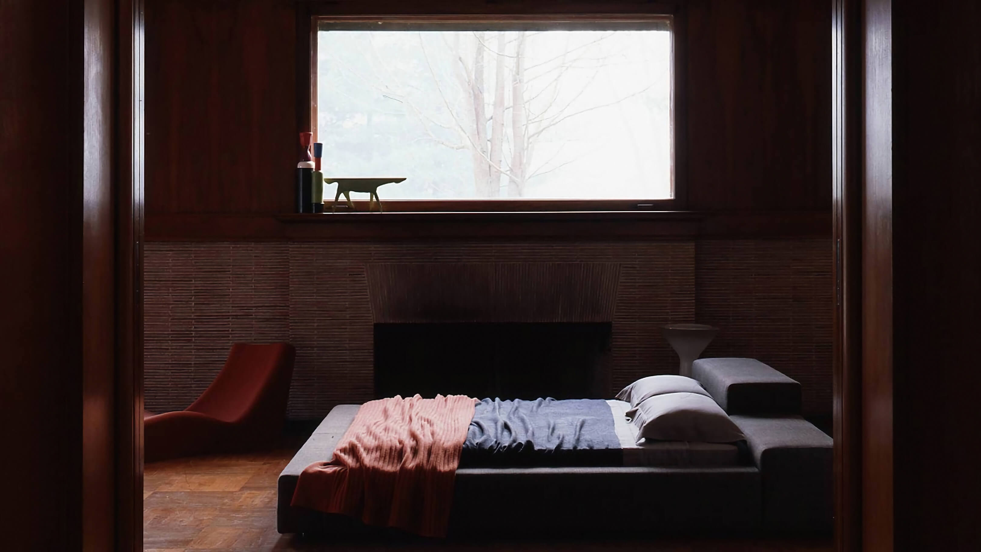 GeneralOption / Desktop / BlackMenu / Extrawall Bed, designed by Piero Lissoni