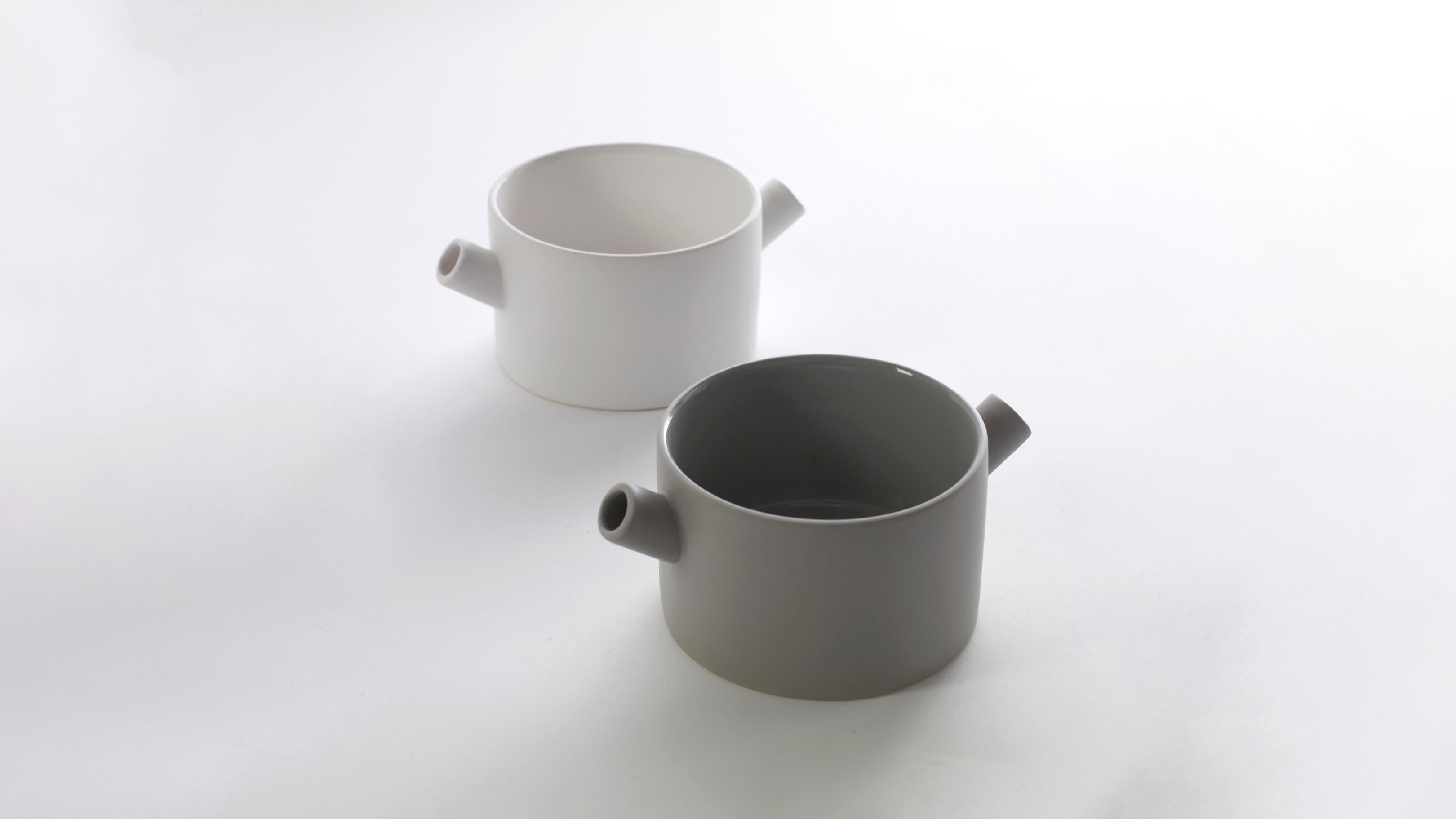 Natural White Small / Desktop / BlackMenu / Lovatt Bowl Designed By Catherine Lovatt for Serax Maison D'etre