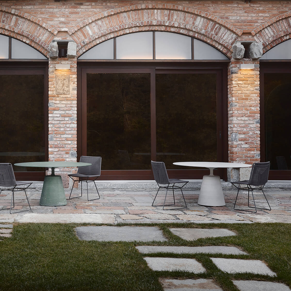 Mobile / BlackMenu / Rock Table designed by Jean-Marie Massaud