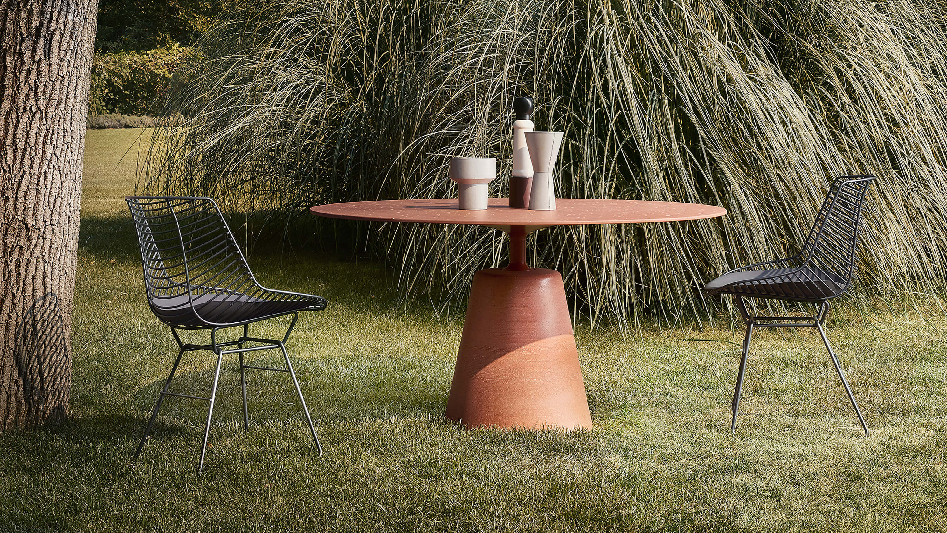 Desktop / BlackMenu / Rock Table designed by Jean-Marie Massaud