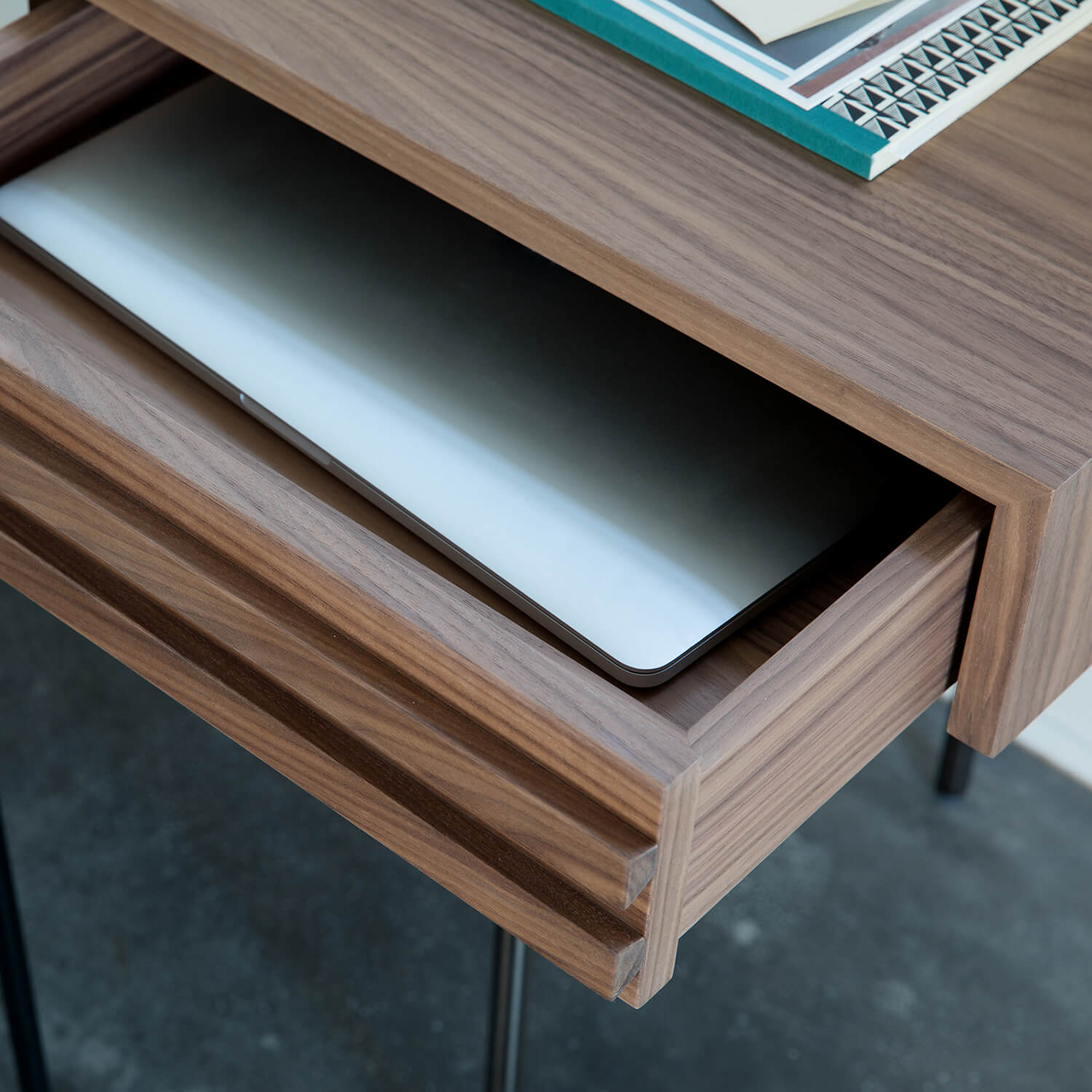 Mobile / WhiteMenu / Harri Writing Desk