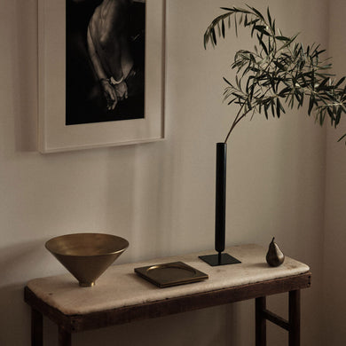 Short / Mobile / WhiteMenu / Stance Vase, designed by Colin King Studio