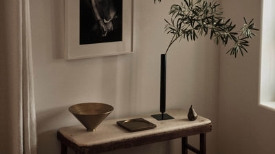Short / Desktop / WhiteMenu / Stance Vase, designed by Colin King Studio