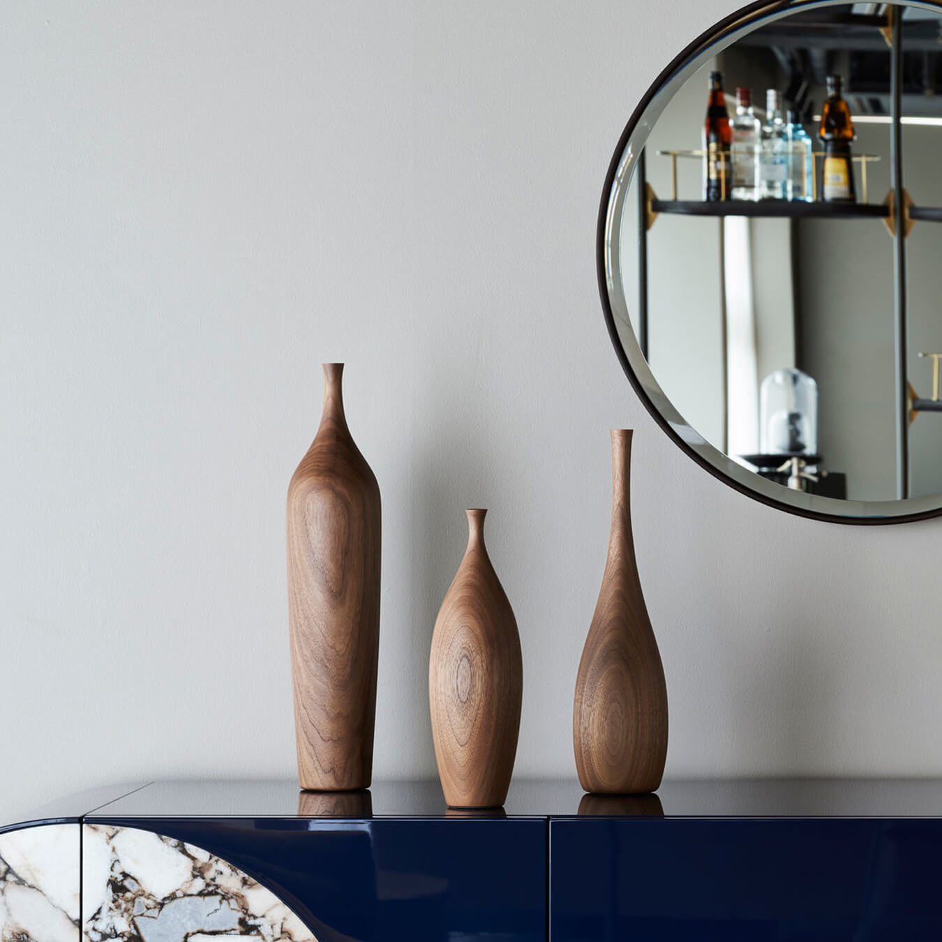 Piccolo / Walnut / Mobile / BlackMenu / Linea Vases designed by Iwata Mokkou Studio