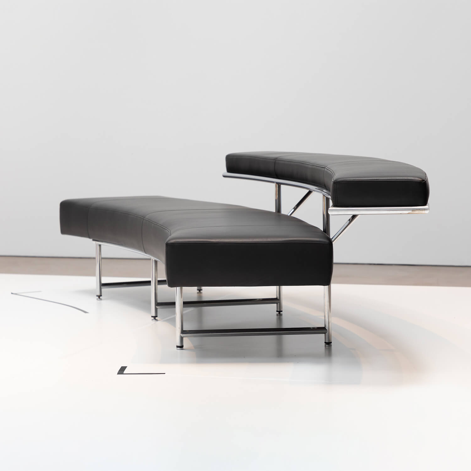 Mobile / BlackMenu / Monte Carlo Sofa, designed by Eileen Gray