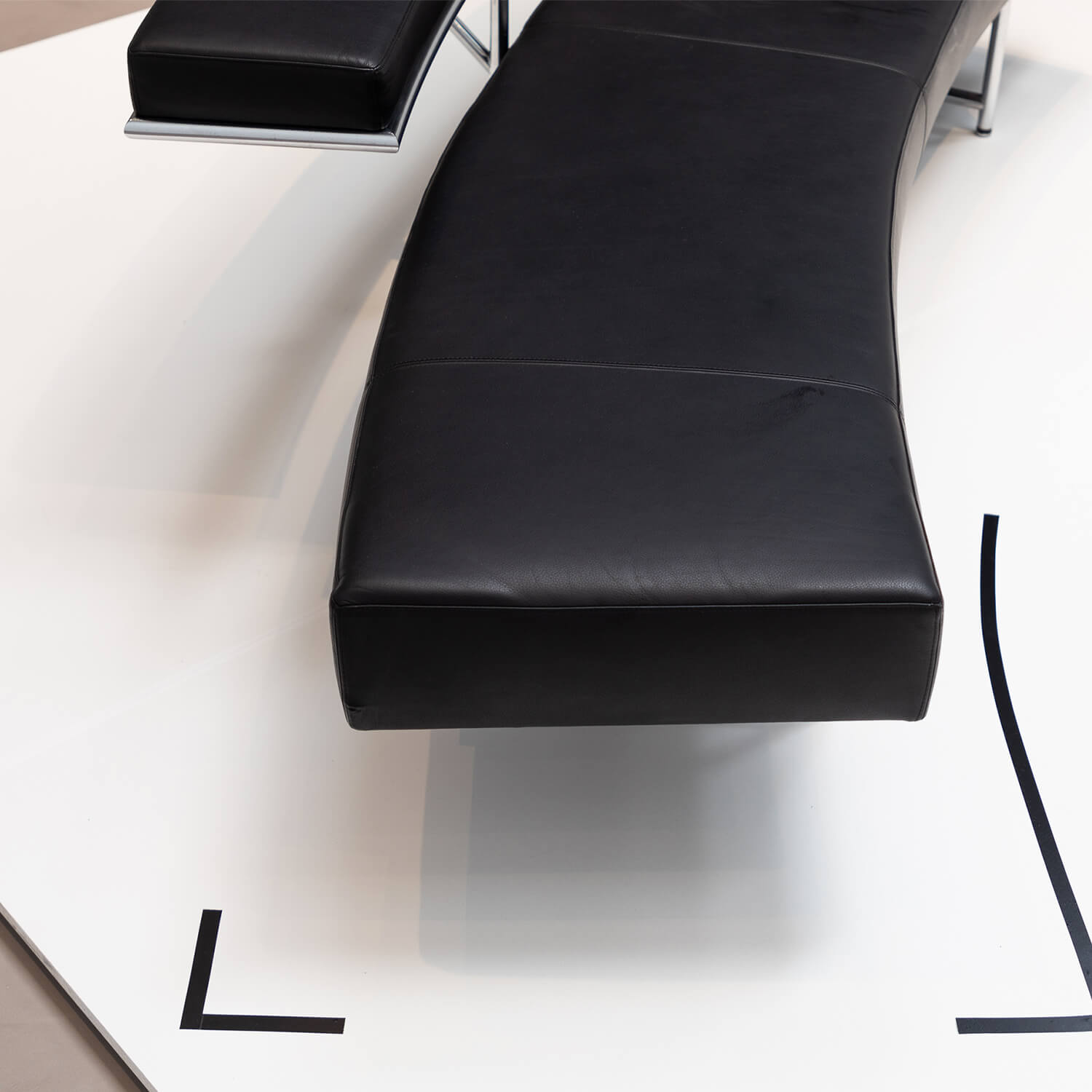 Mobile / BlackMenu / Monte Carlo Sofa, designed by Eileen Gray