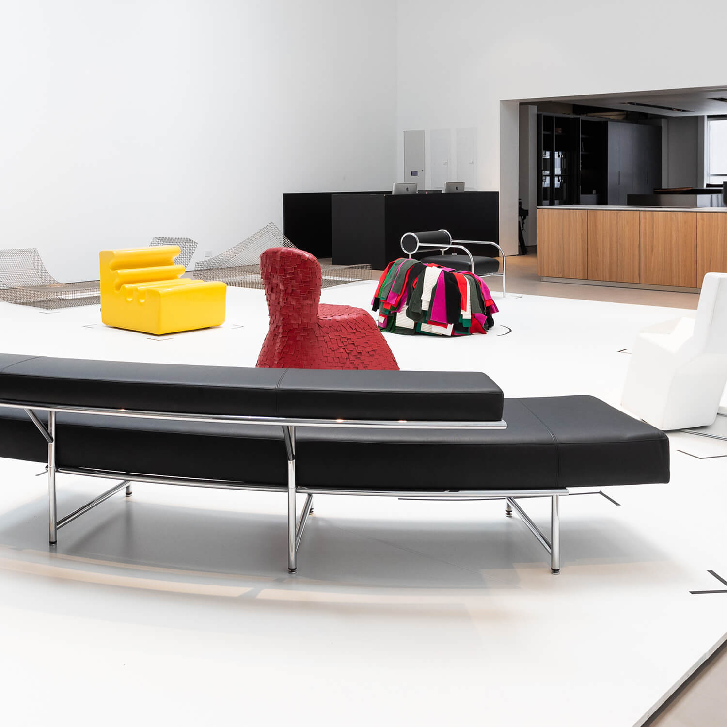 Mobile / BlackMenu / Monte Carlo Sofa, designed by Eileen Gray