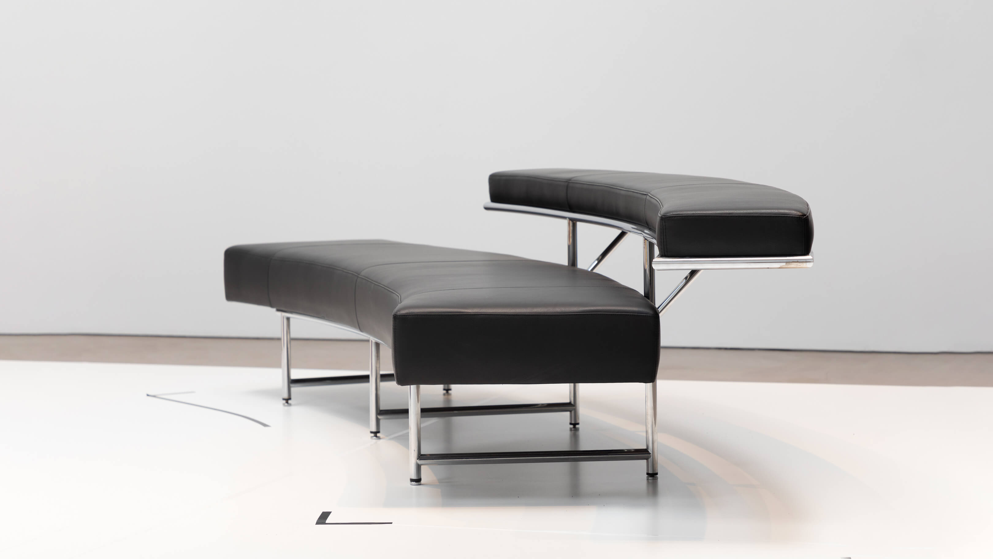 Desktop / BlackMenu / Monte Carlo Sofa, designed by Eileen Gray