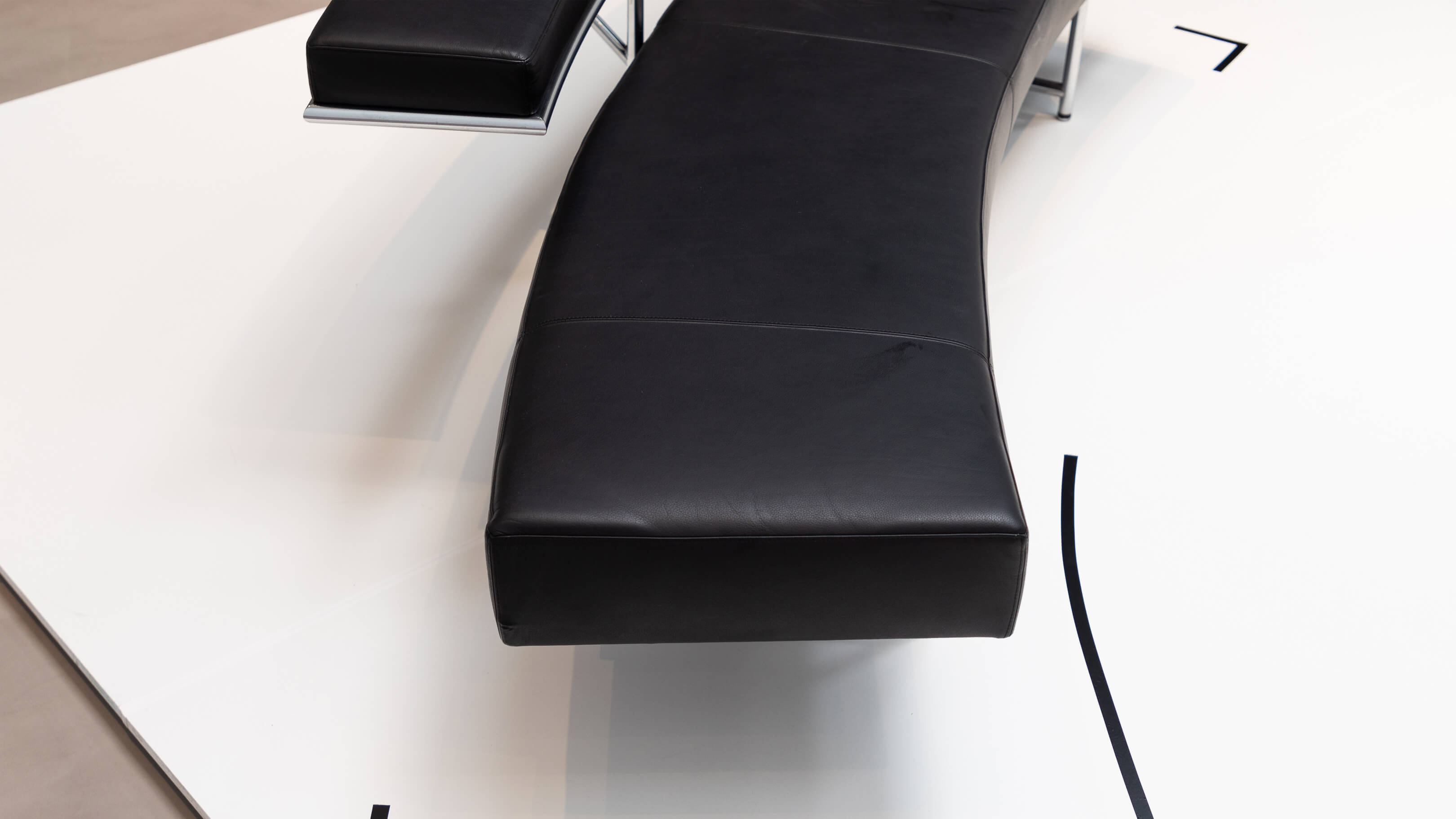 Desktop / BlackMenu / Monte Carlo Sofa, designed by Eileen Gray
