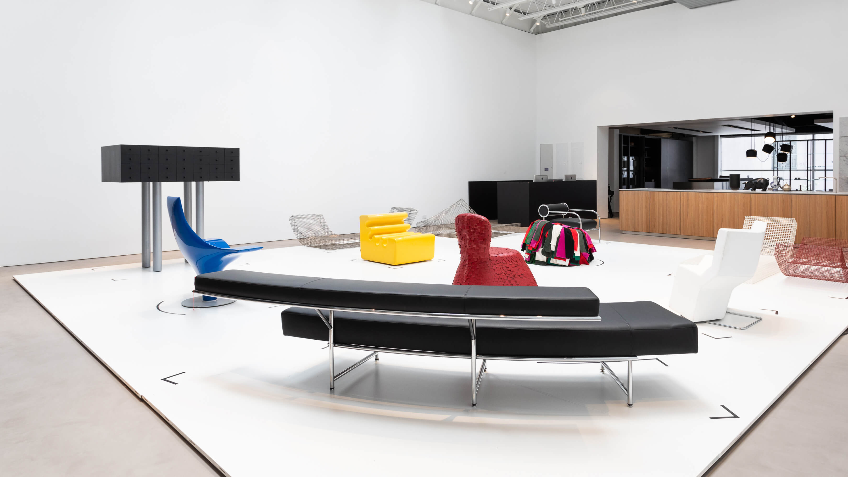 Desktop / BlackMenu / Monte Carlo Sofa, designed by Eileen Gray